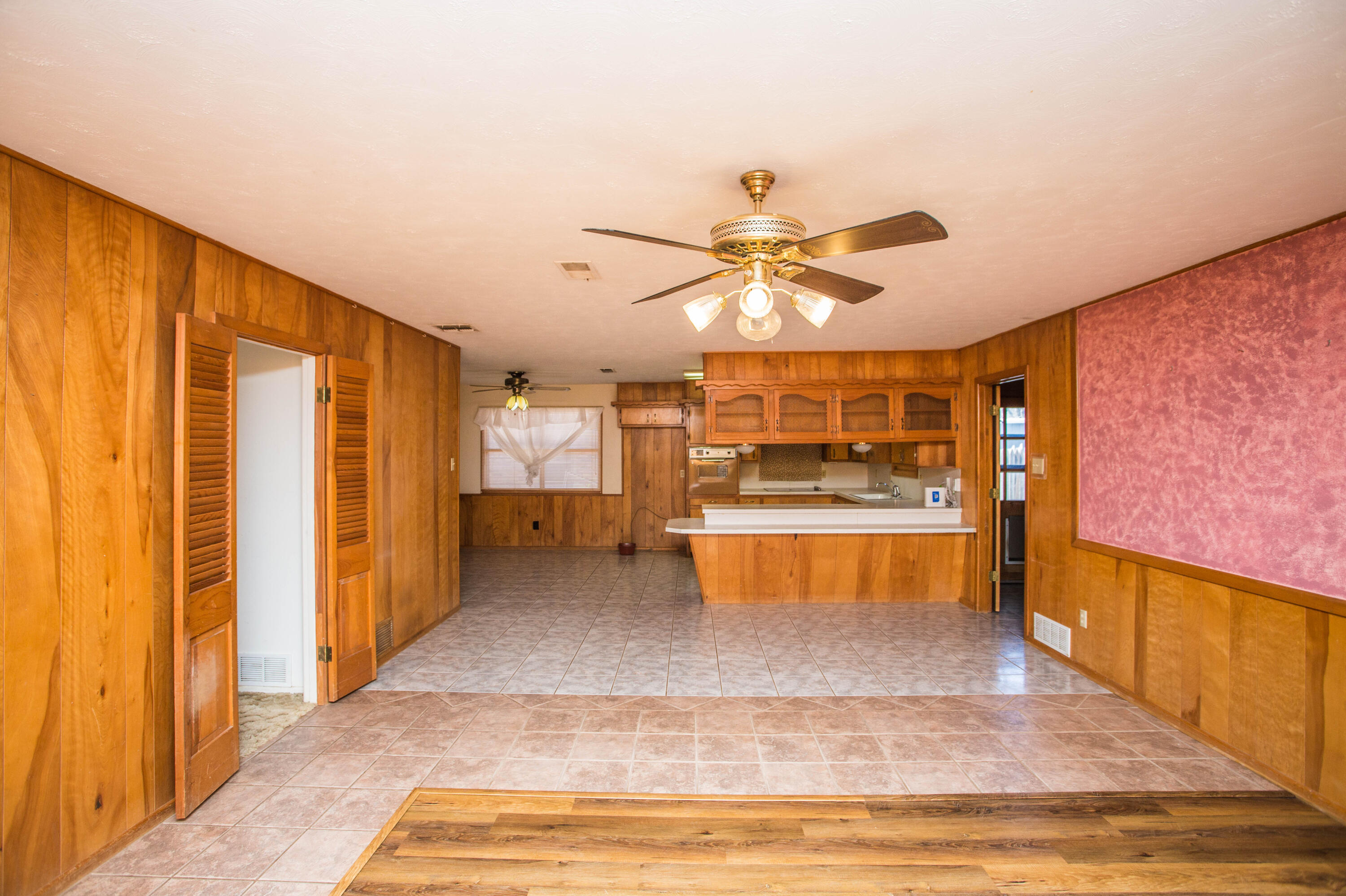 2124 68th Street Property Photo 8