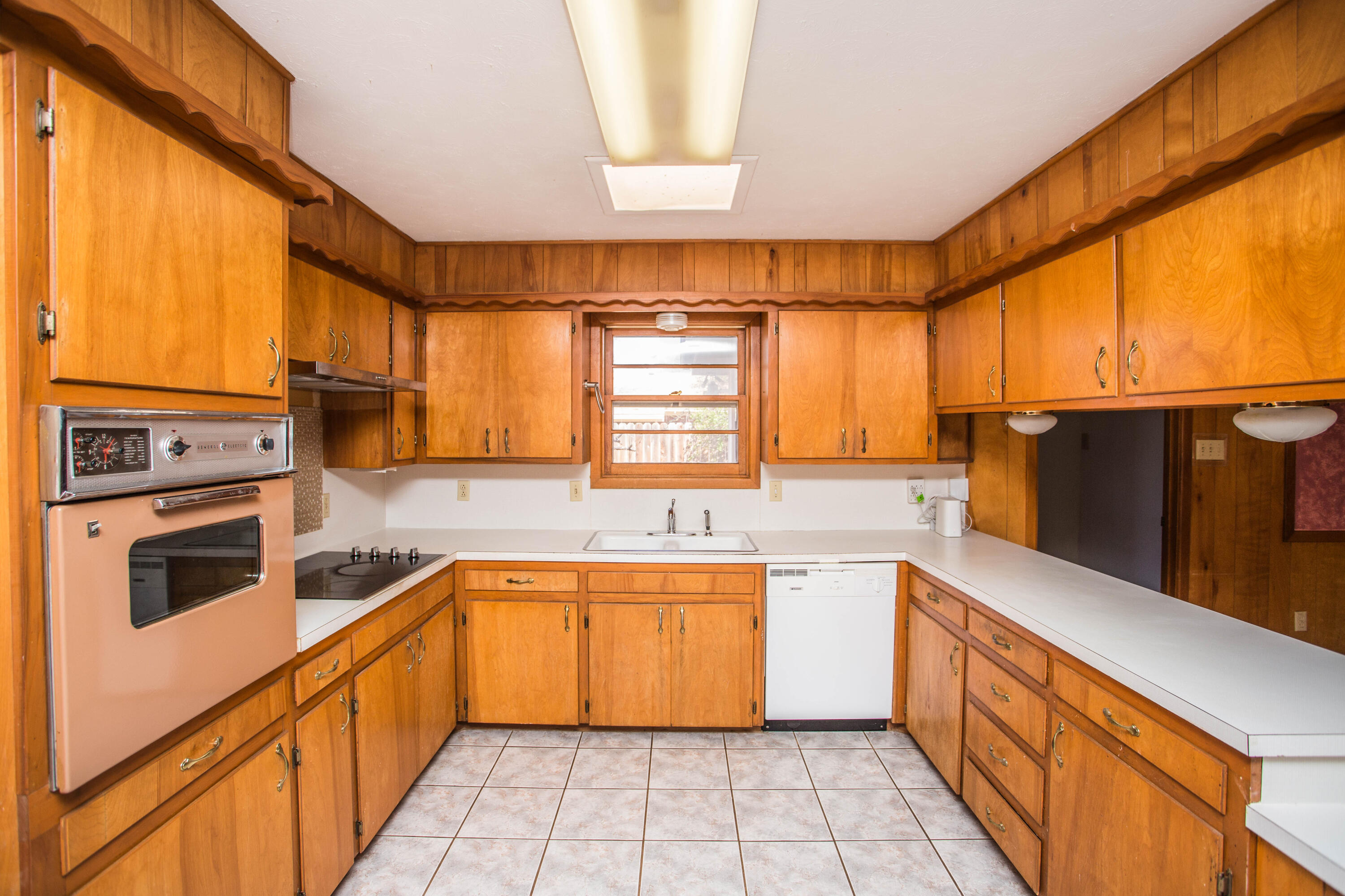 2124 68th Street Property Photo 9