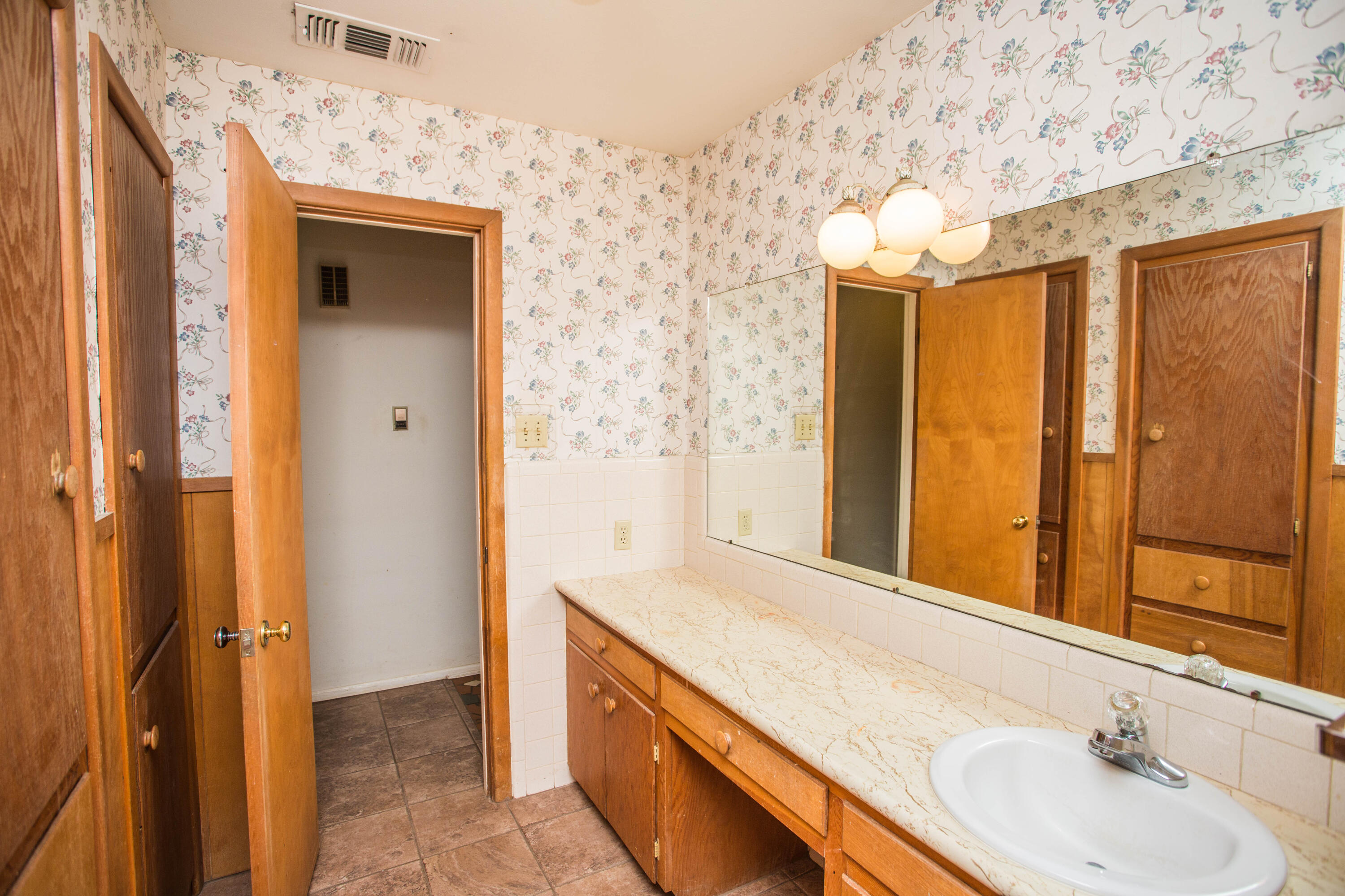 2124 68th Street Property Photo 21