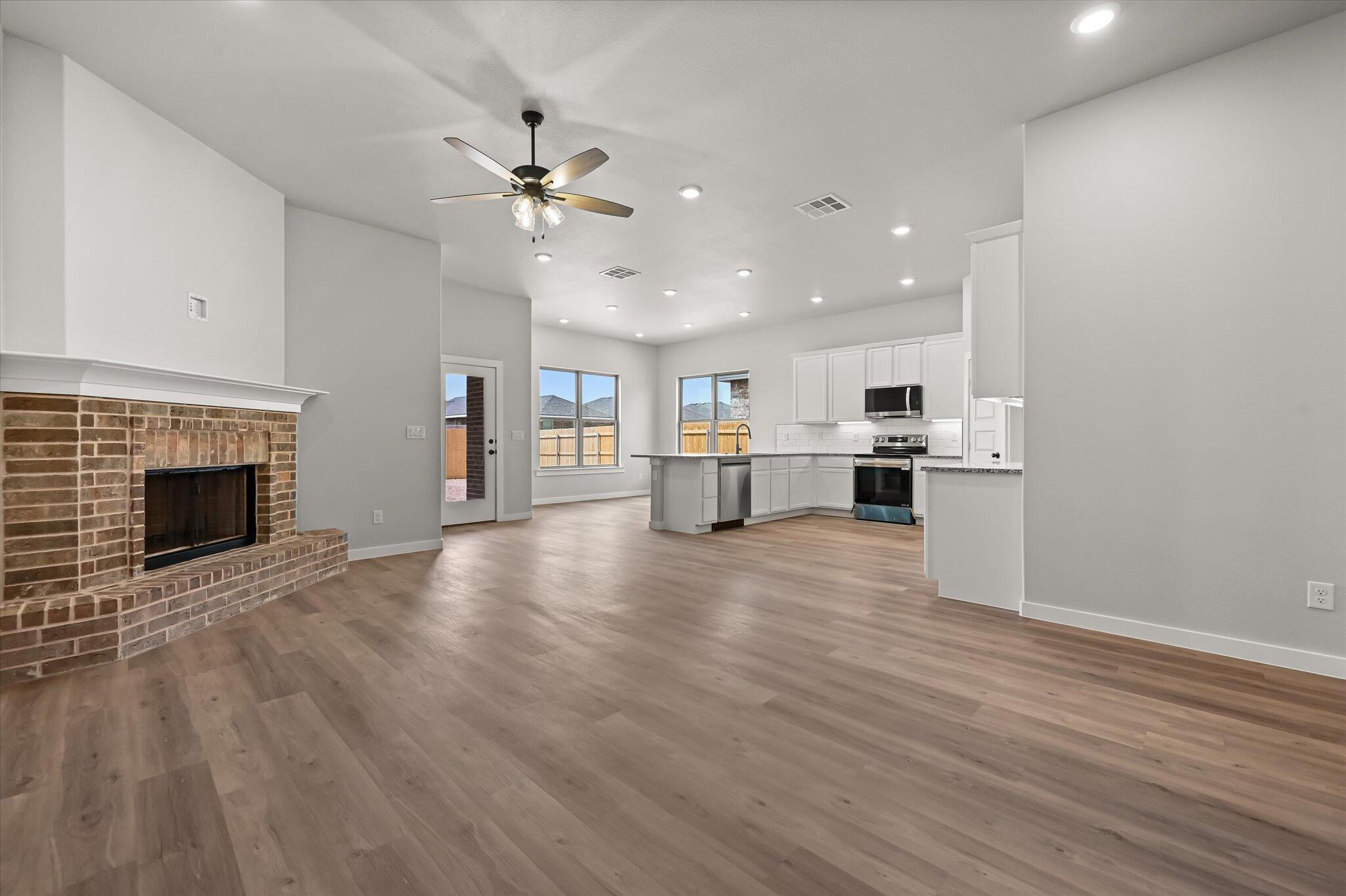 2708 Volney Avenue Property Photo 3