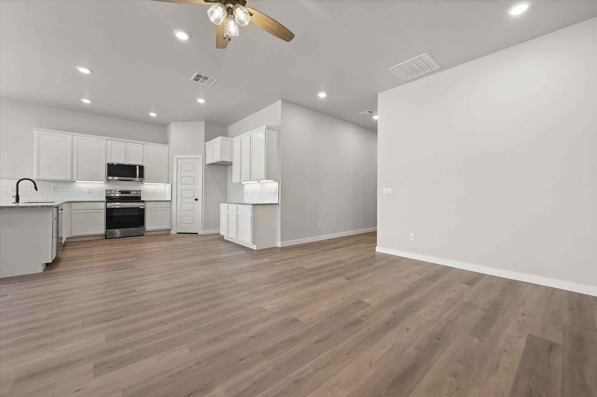 2708 Volney Avenue Property Photo 6