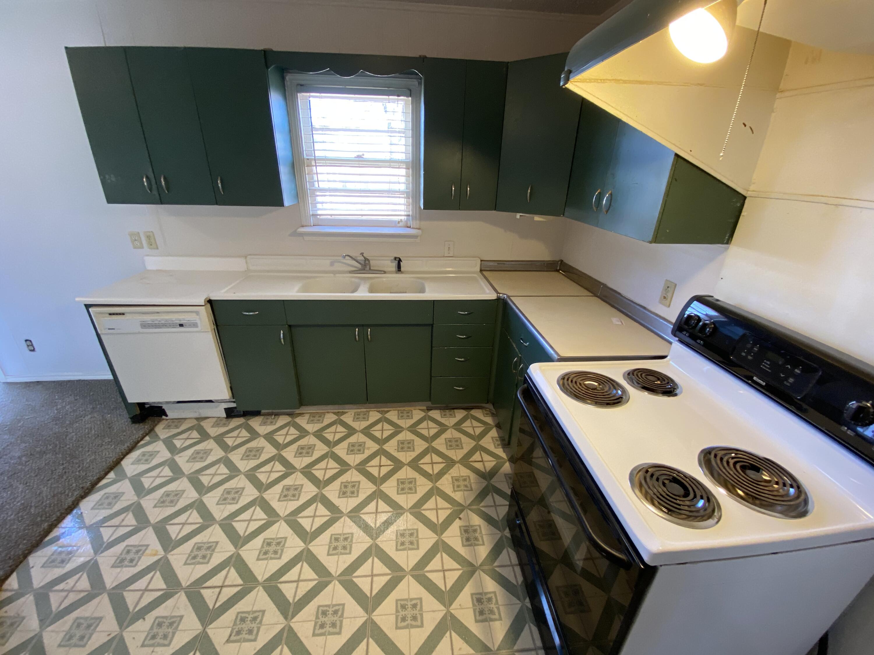 2412 36th Street Property Photo 4