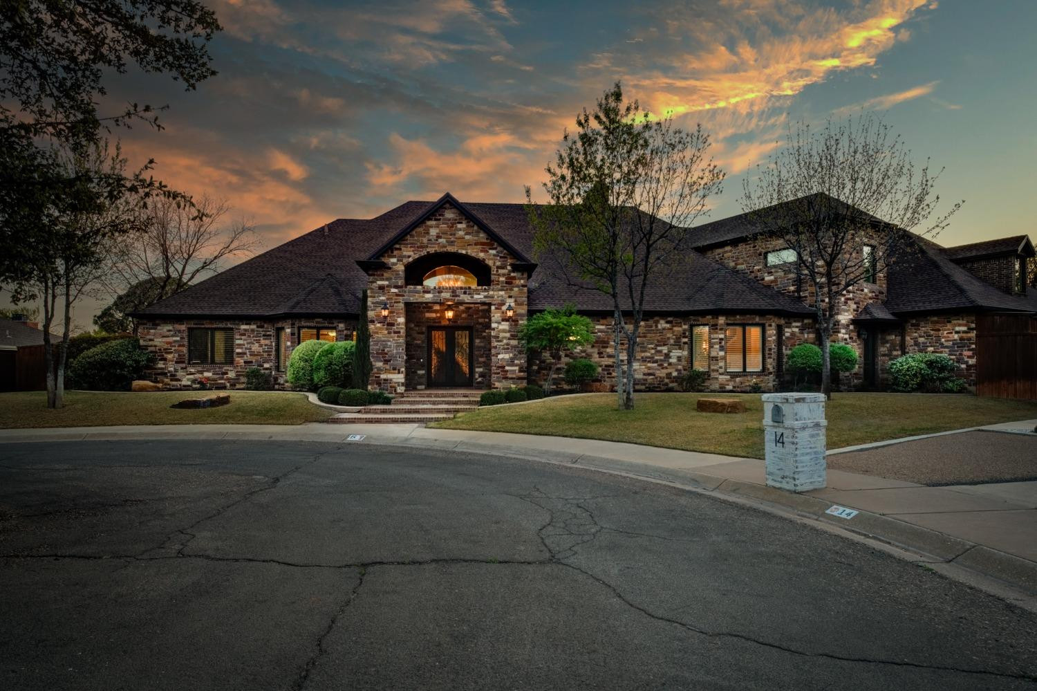 15 Whisperwood Circle Property Photo 1