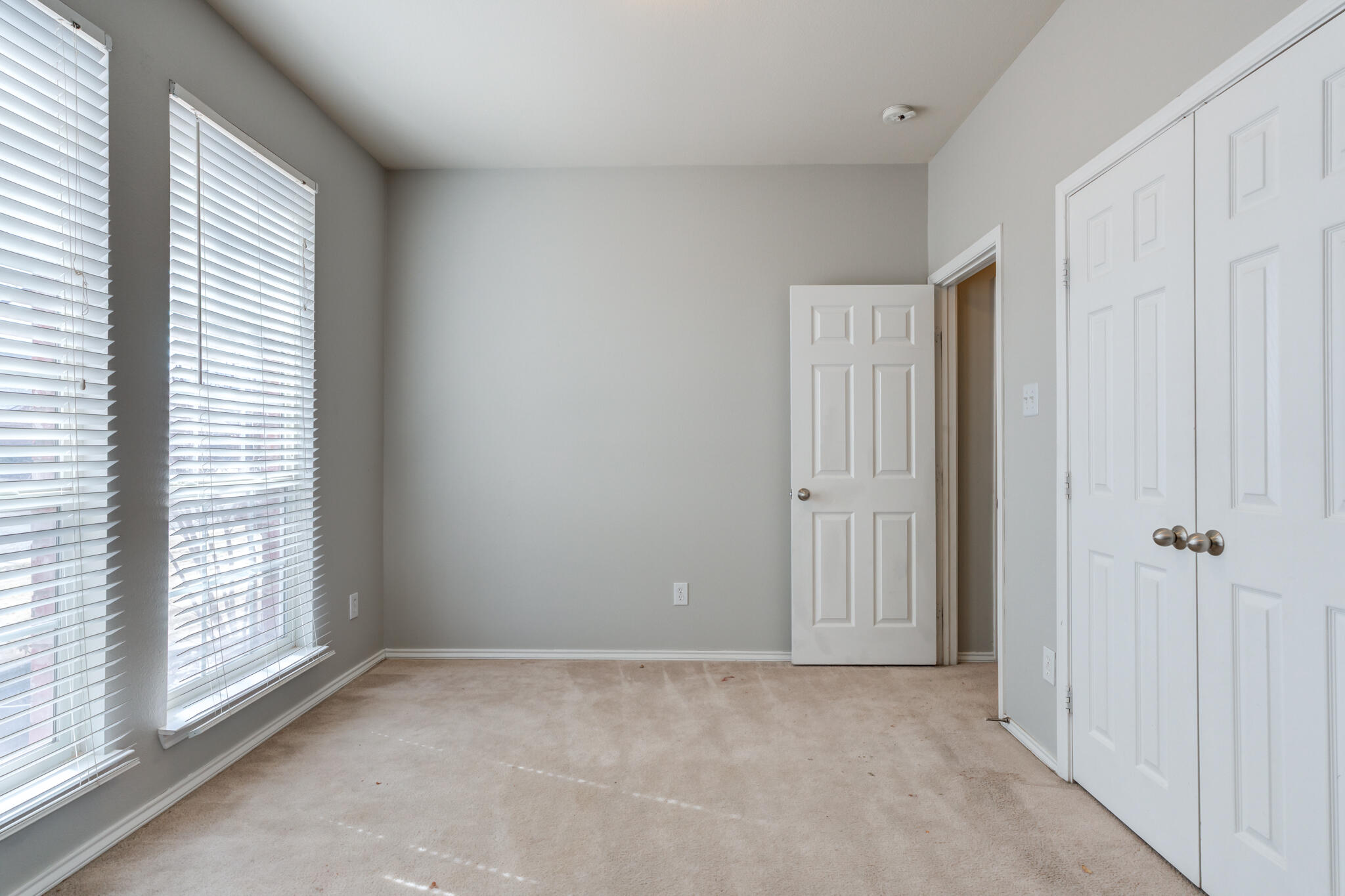 5022 Itasca Street Property Photo 5