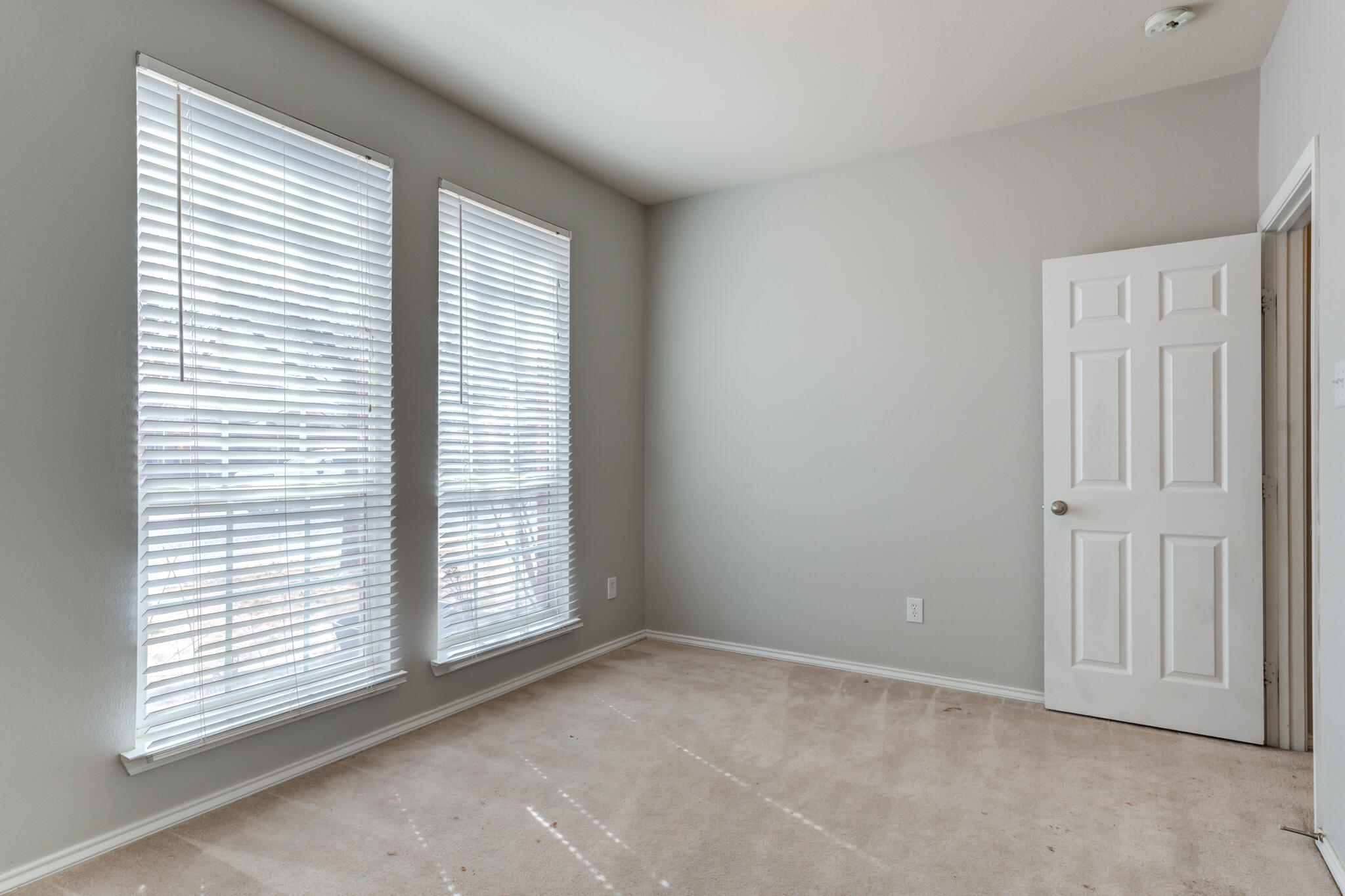 5022 Itasca Street Property Photo 6
