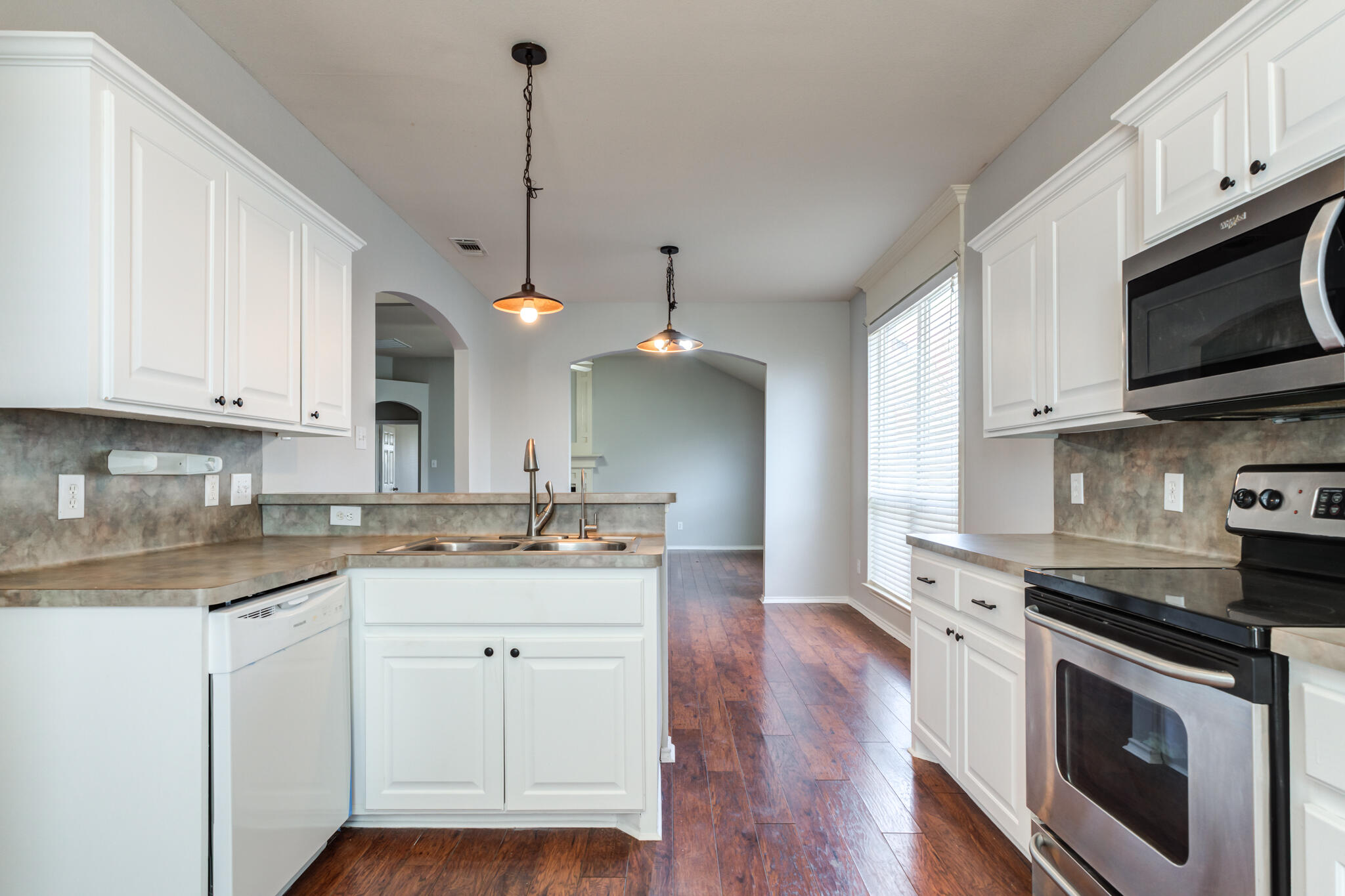 5022 Itasca Street Property Photo 9