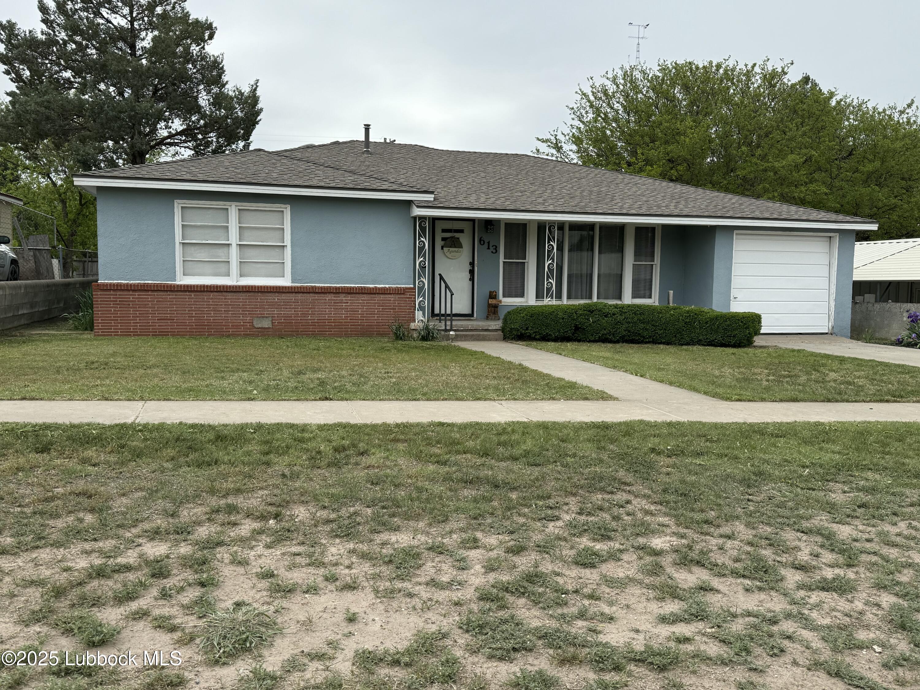 613 W Ave F Property Photo 1