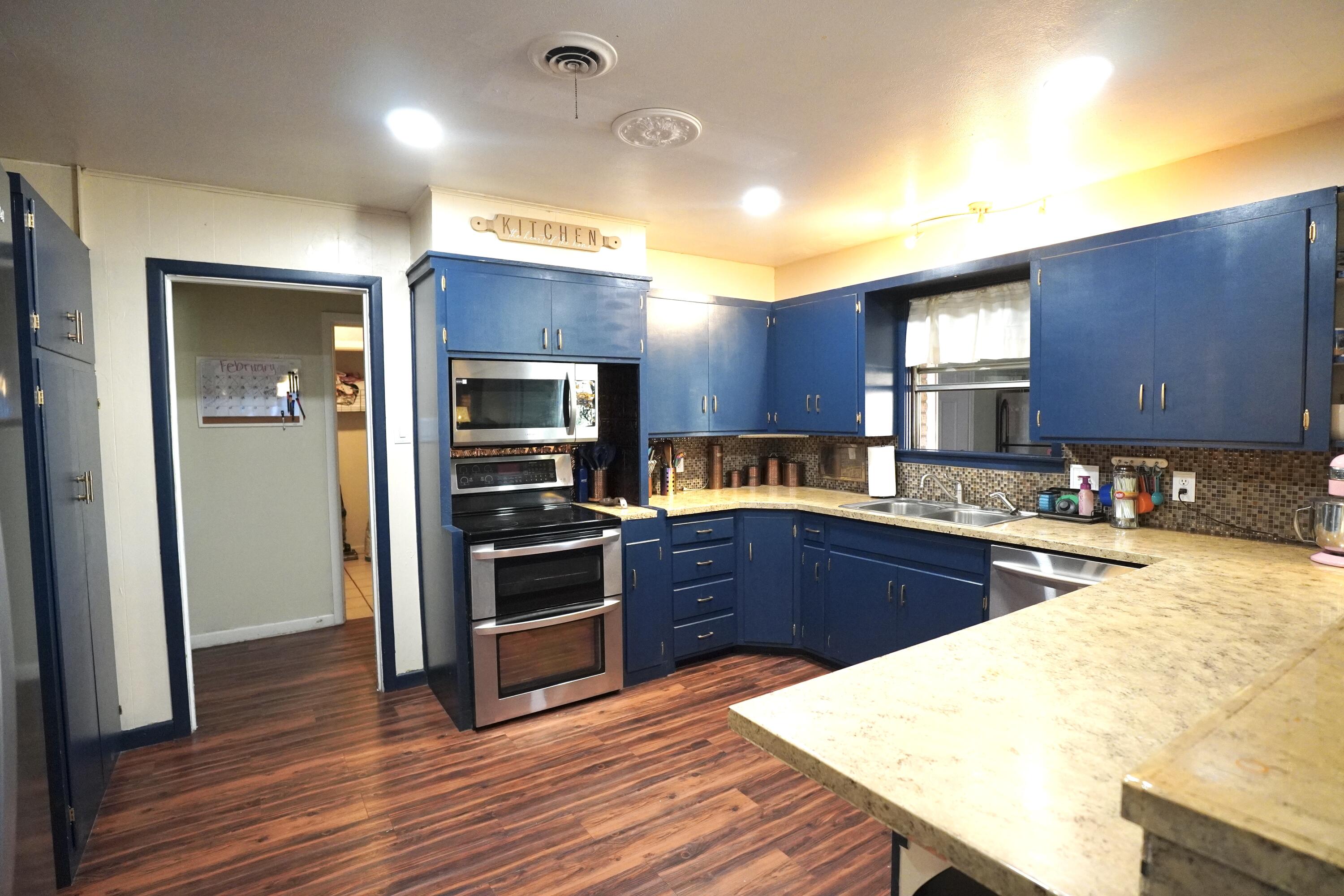 802 7th Street Property Photo 2