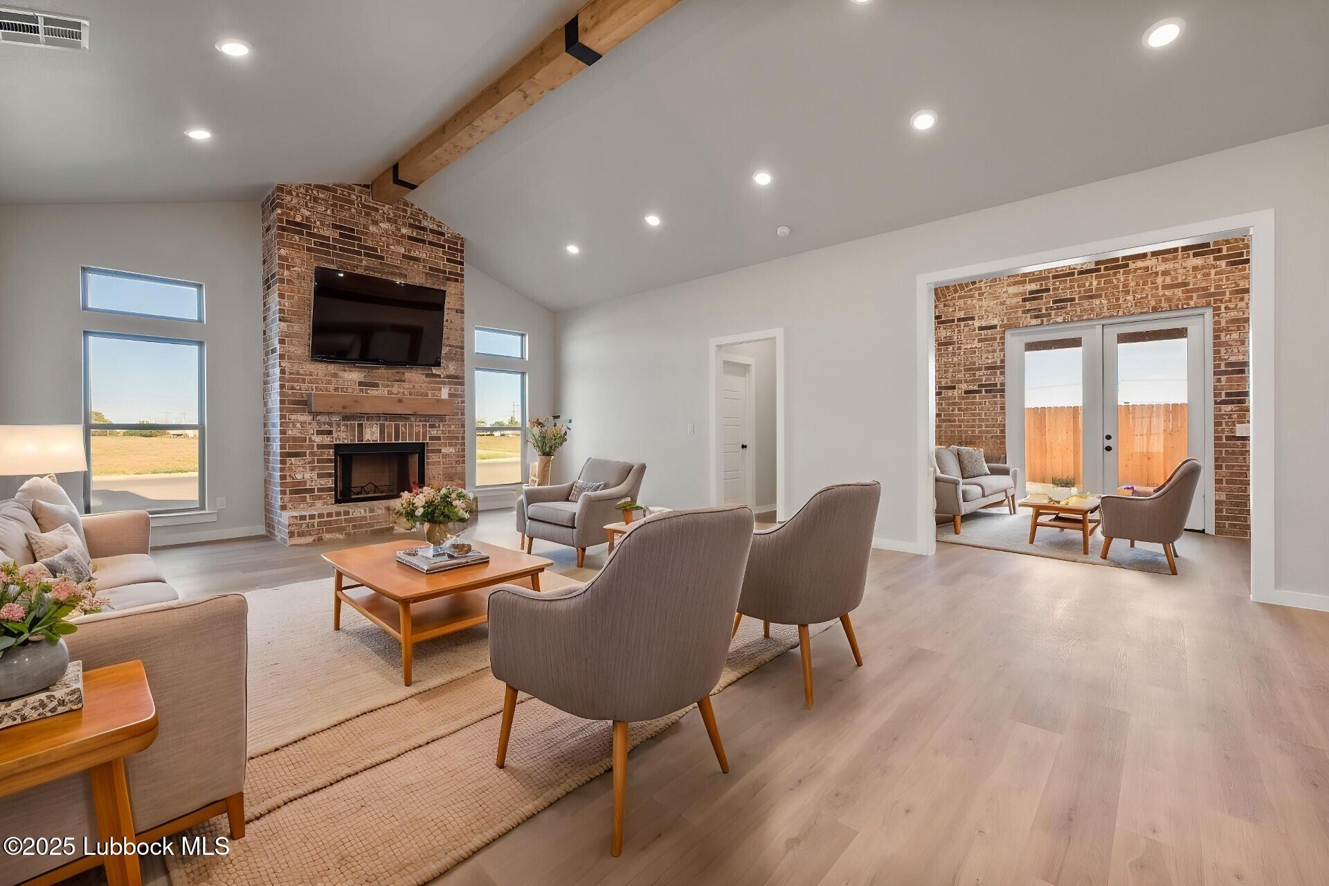 7001 18th Place Property Photo 3