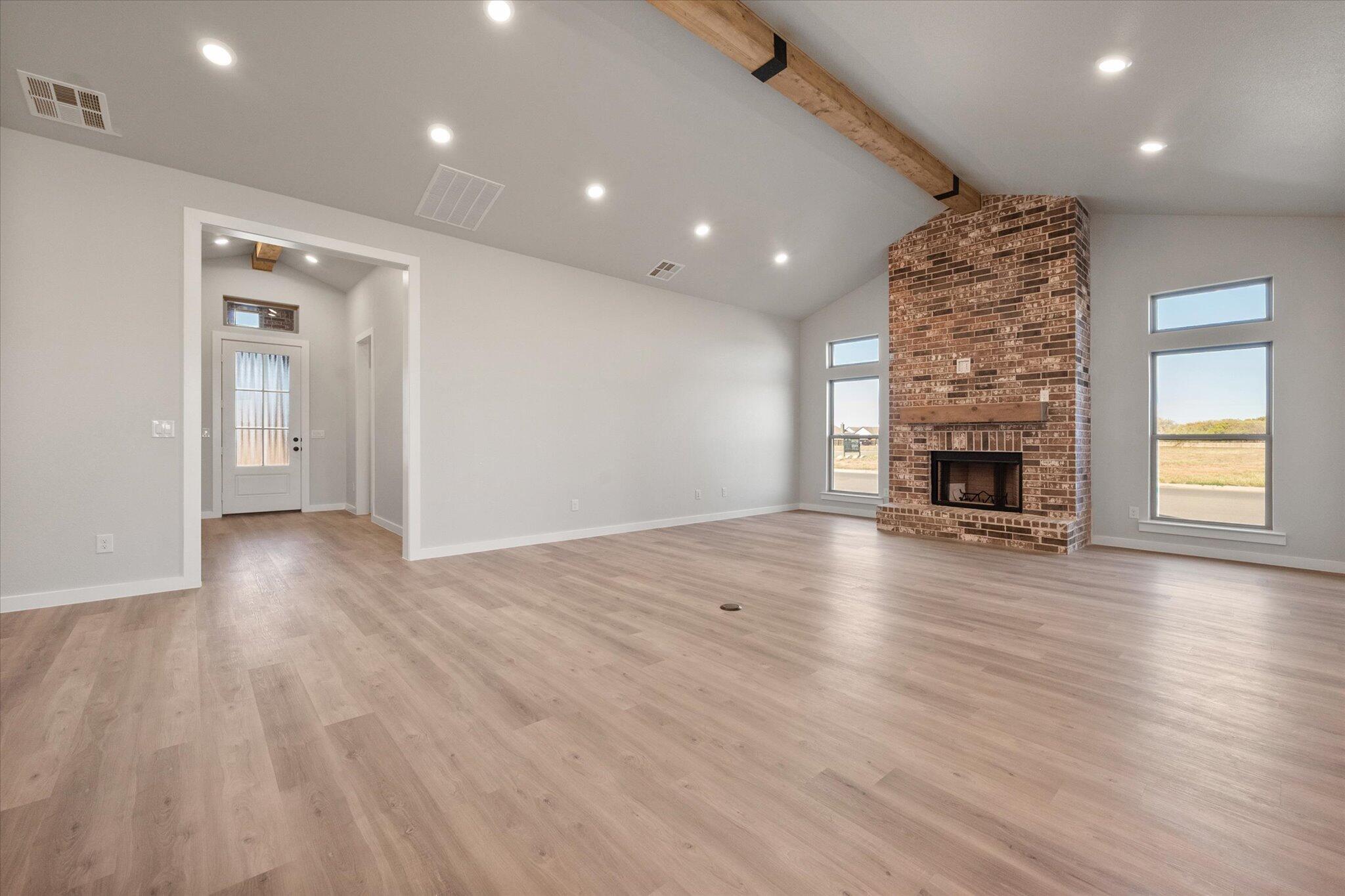 7001 18th Place Property Photo 4