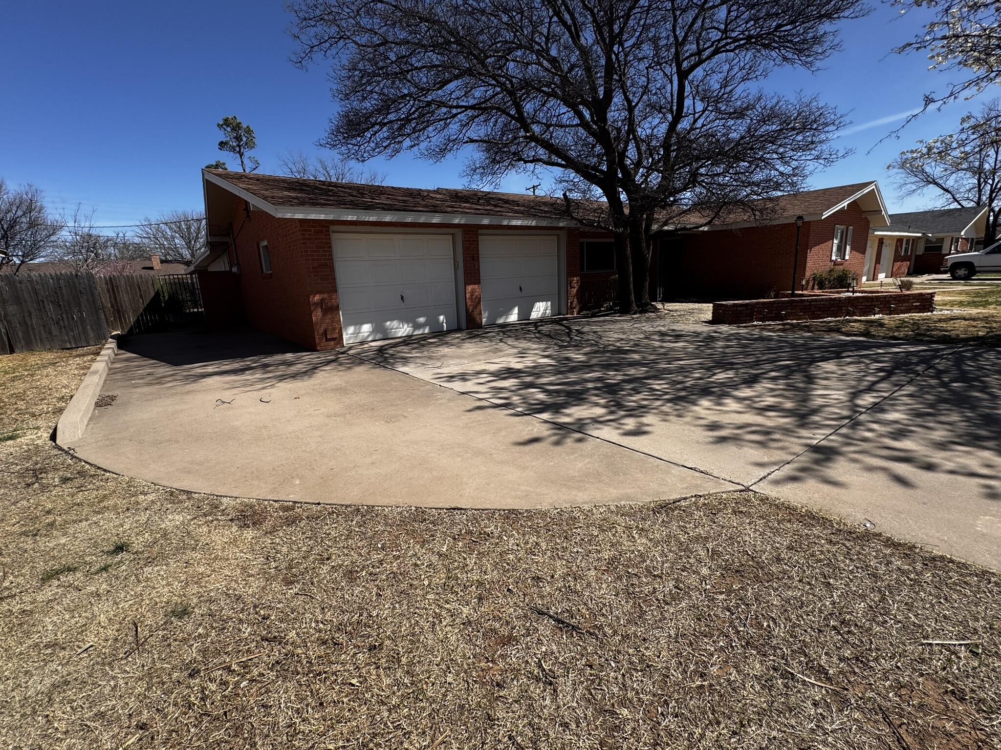 1304 Floydada Property Photo 4