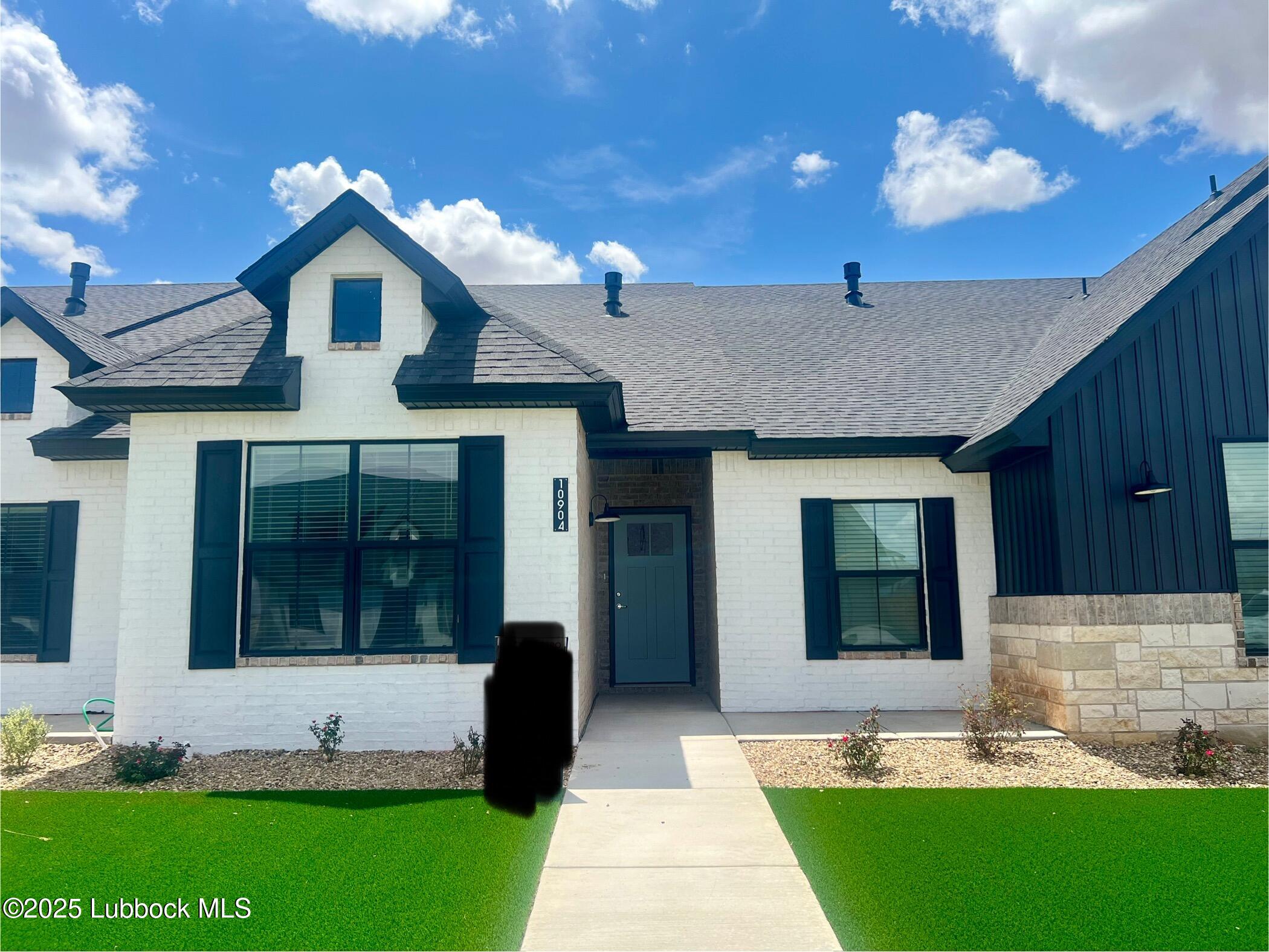 10904 Albany Avenue Property Photo 1