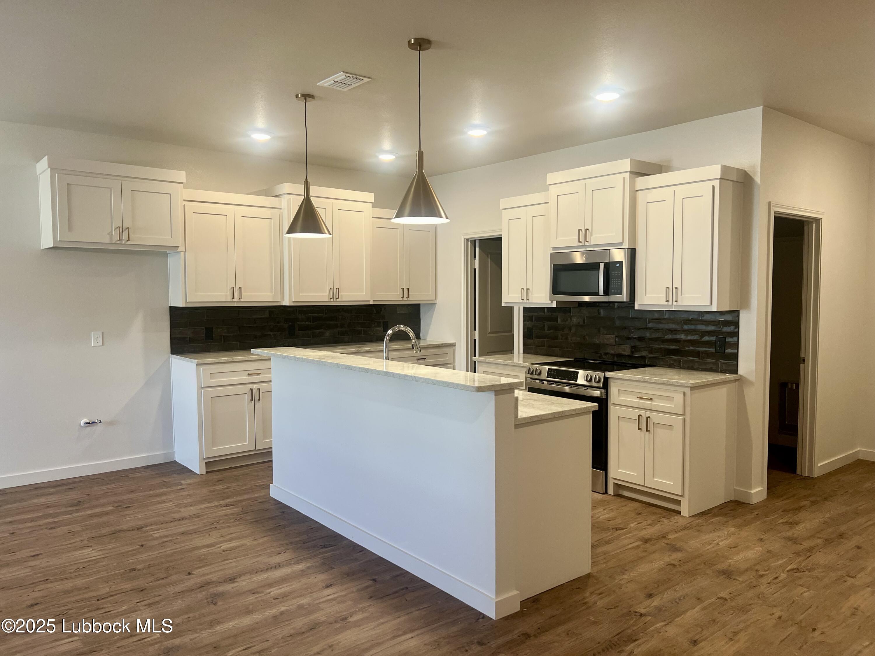 10904 Albany Avenue Property Photo 2