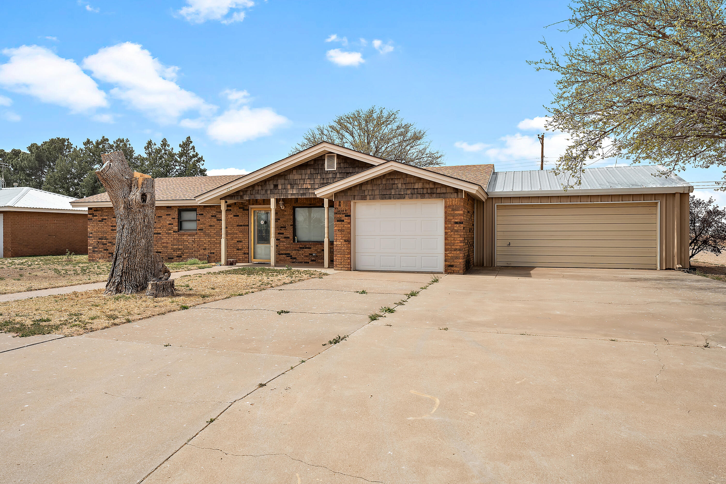 1207 Ave M Property Photo 1