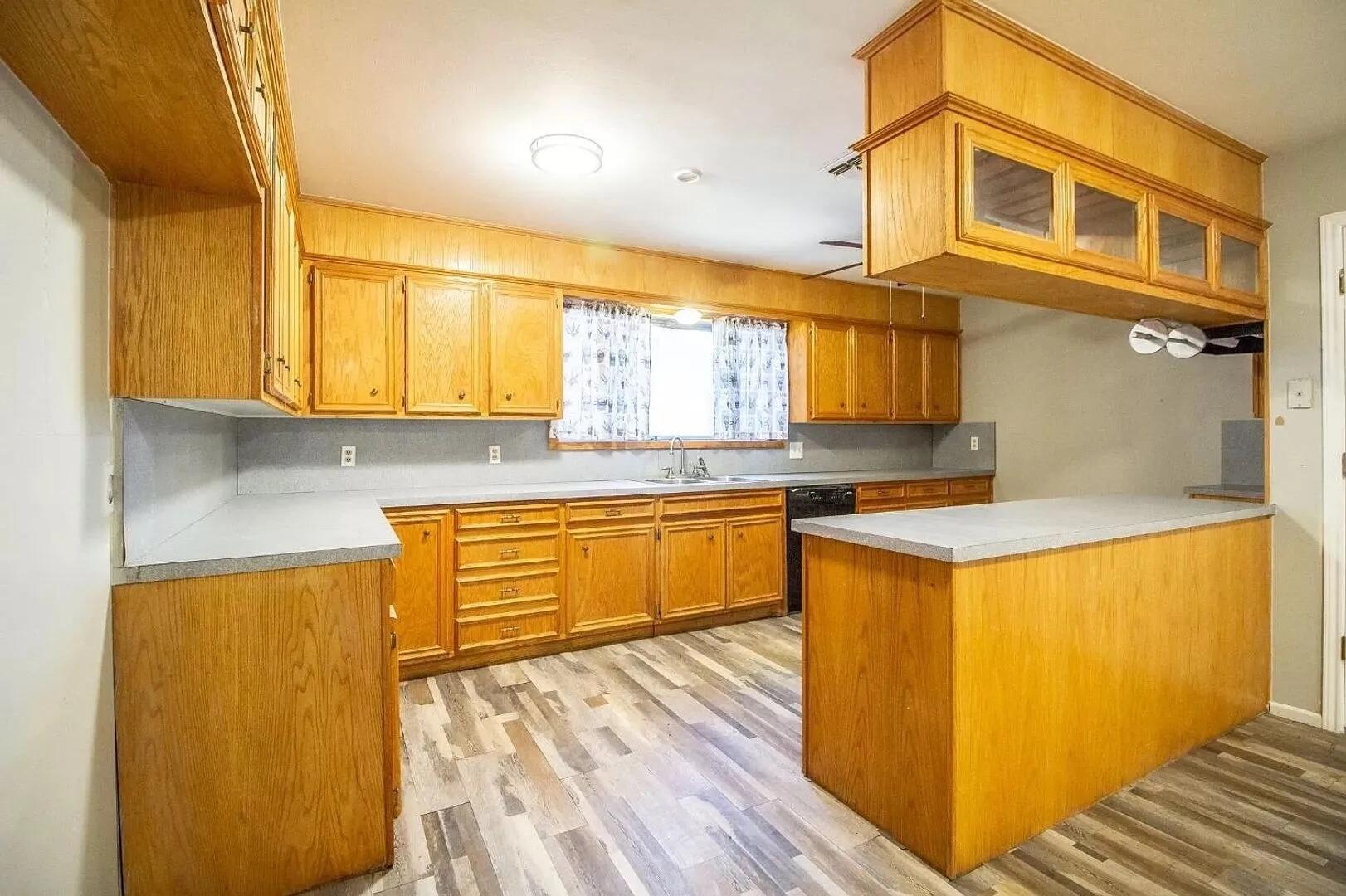 4415 49th Street Property Photo 7