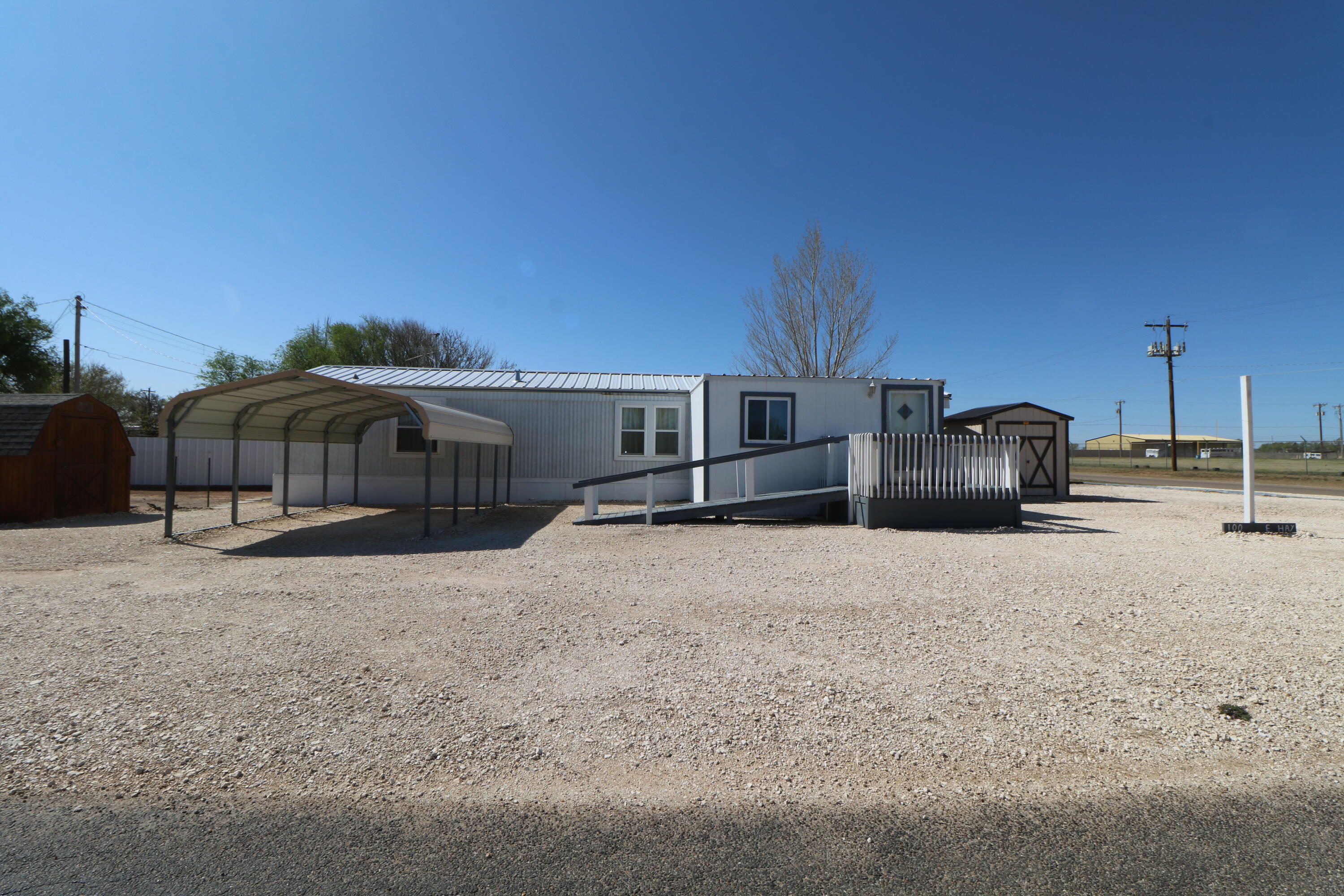 100 E Hay Street Property Photo 1
