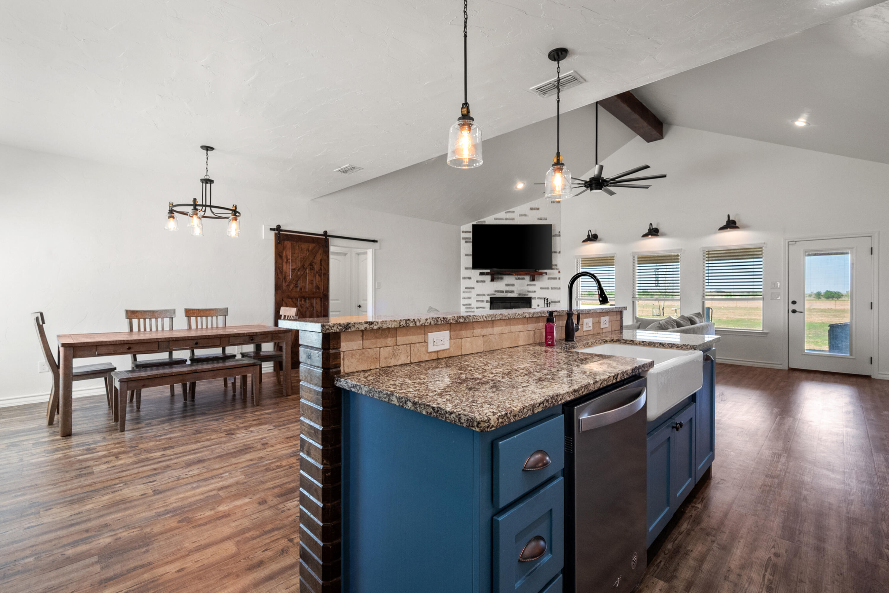 9908 F M 2641 Property Photo 9