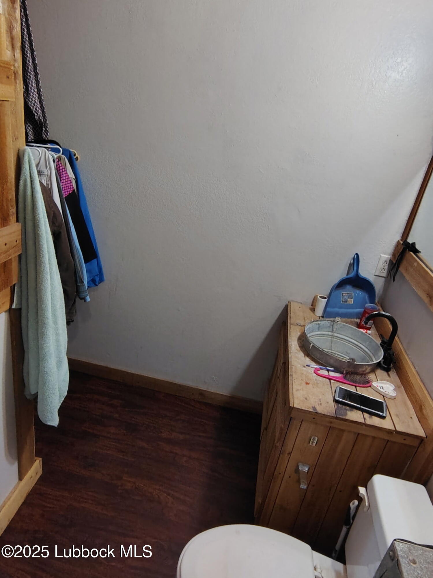 11008 County Rd 5560 Property Photo 6