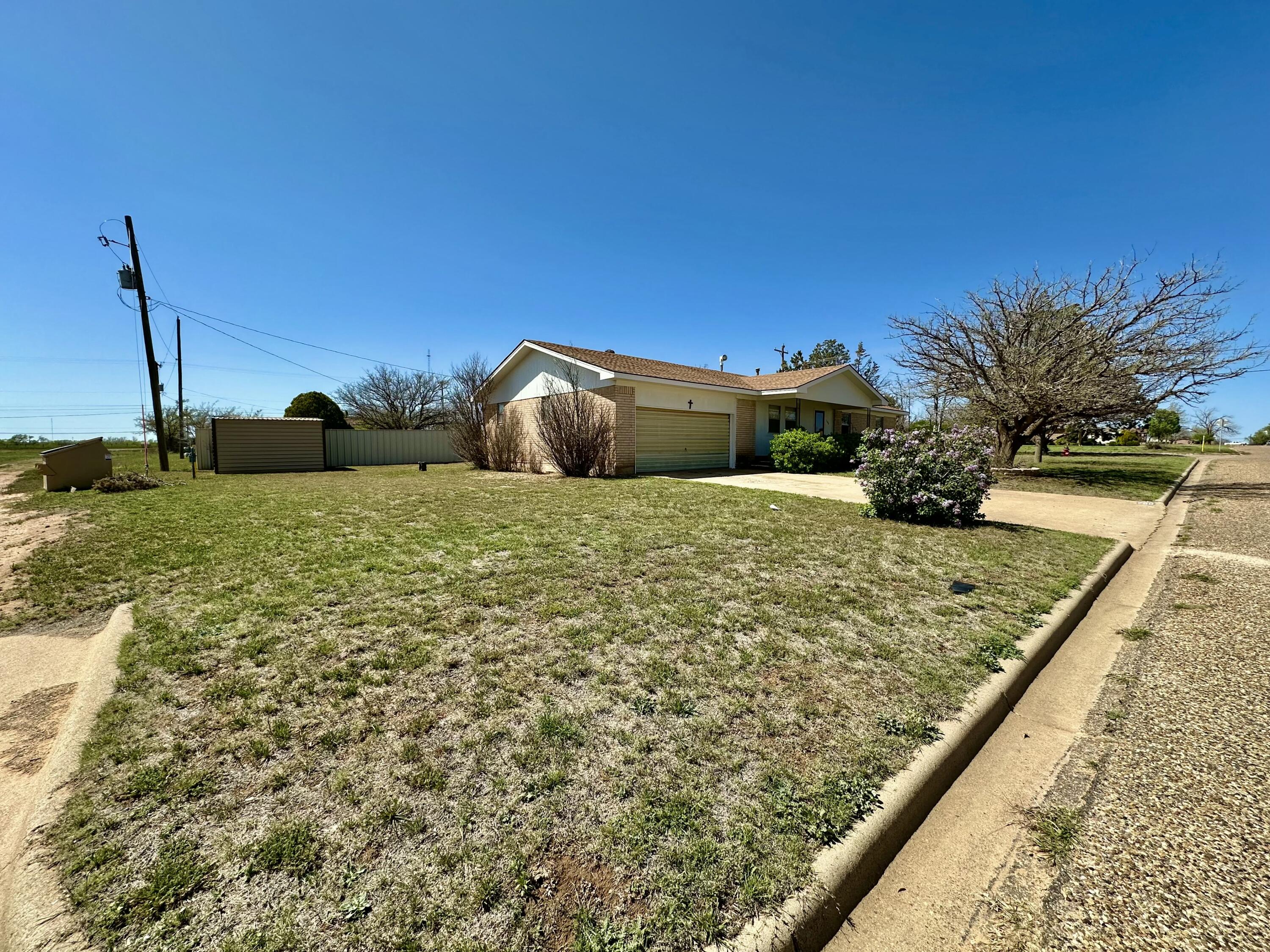 700 S Bowie Avenue Property Photo 1