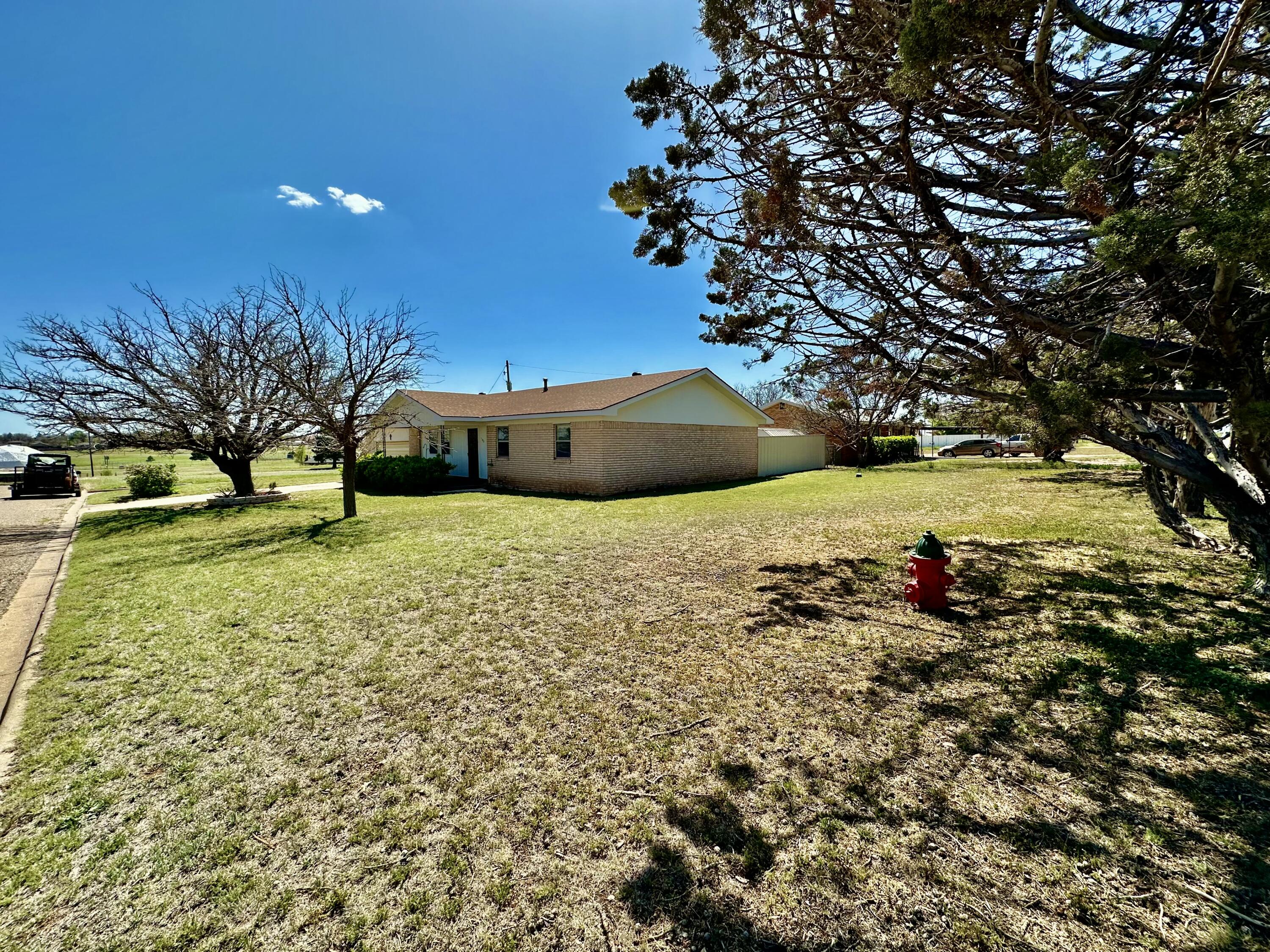 700 S Bowie Avenue Property Photo 4