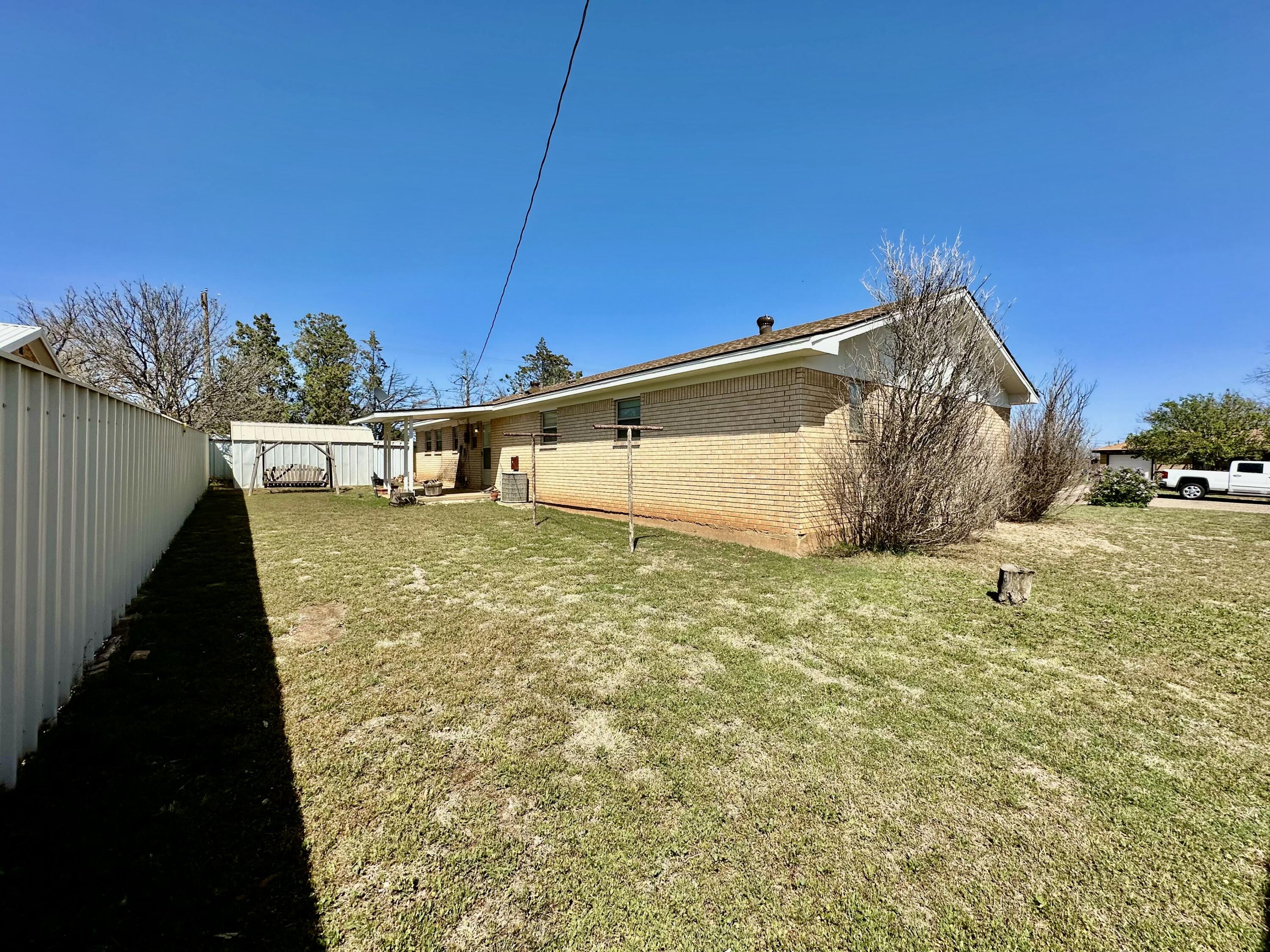 700 S Bowie Avenue Property Photo 5