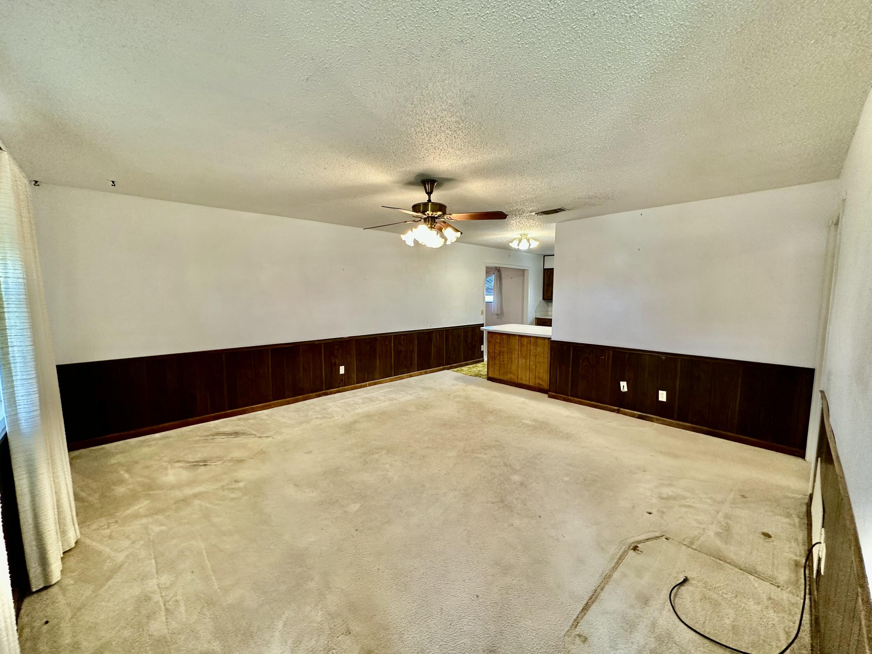 700 S Bowie Avenue Property Photo 8