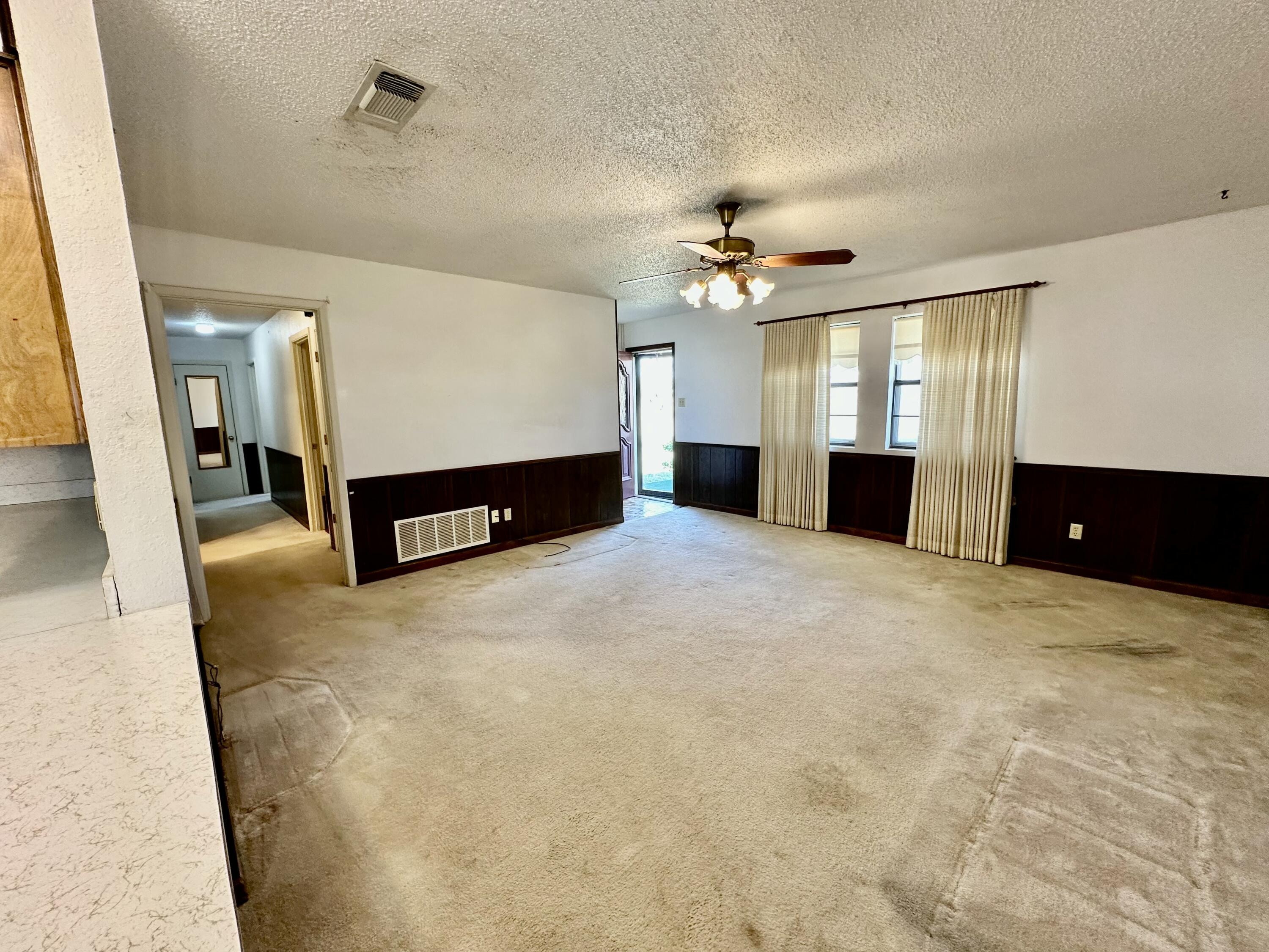 700 S Bowie Avenue Property Photo 9