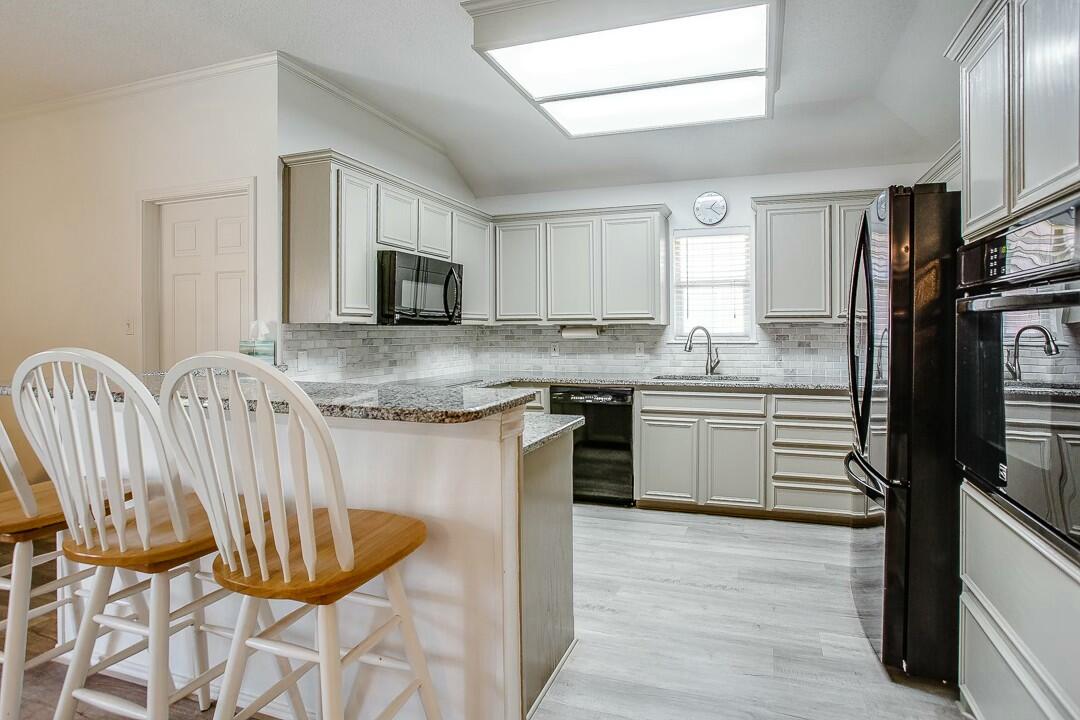 104 N Vale Avenue Property Photo 9