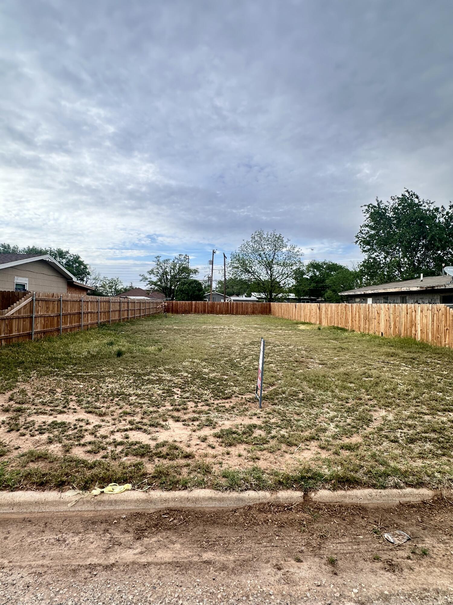 213 E 36th Street Property Photo 1