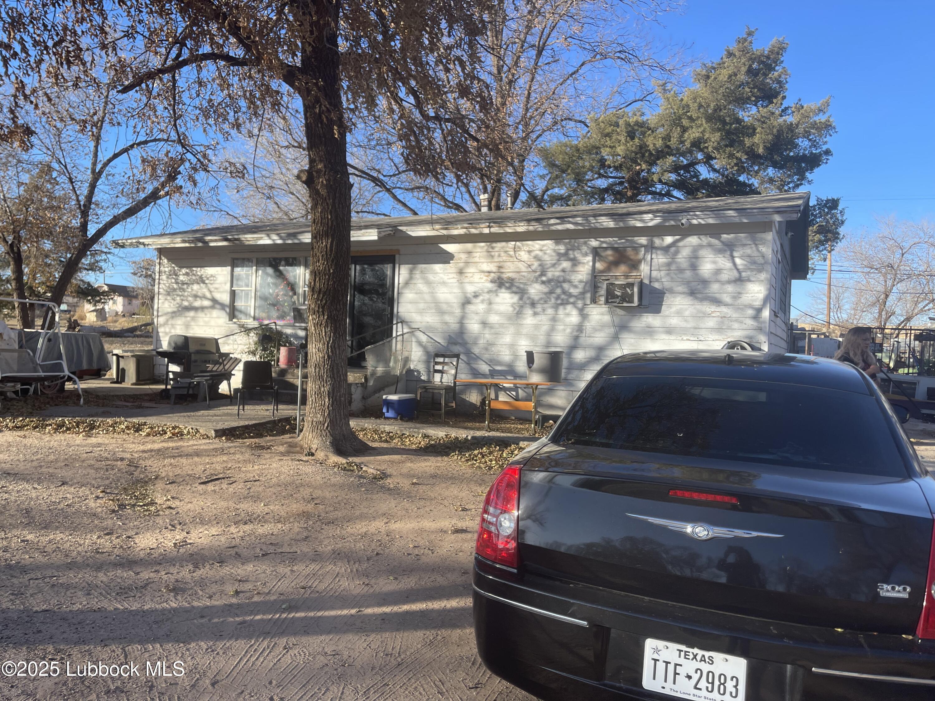 721 W 3rd Street Property Photo 1