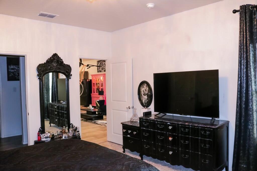 5532 Kemper Street Property Photo 6