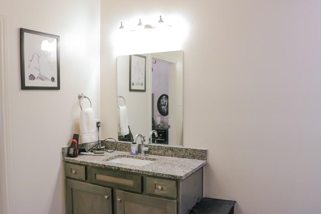 5532 Kemper Street Property Photo 8