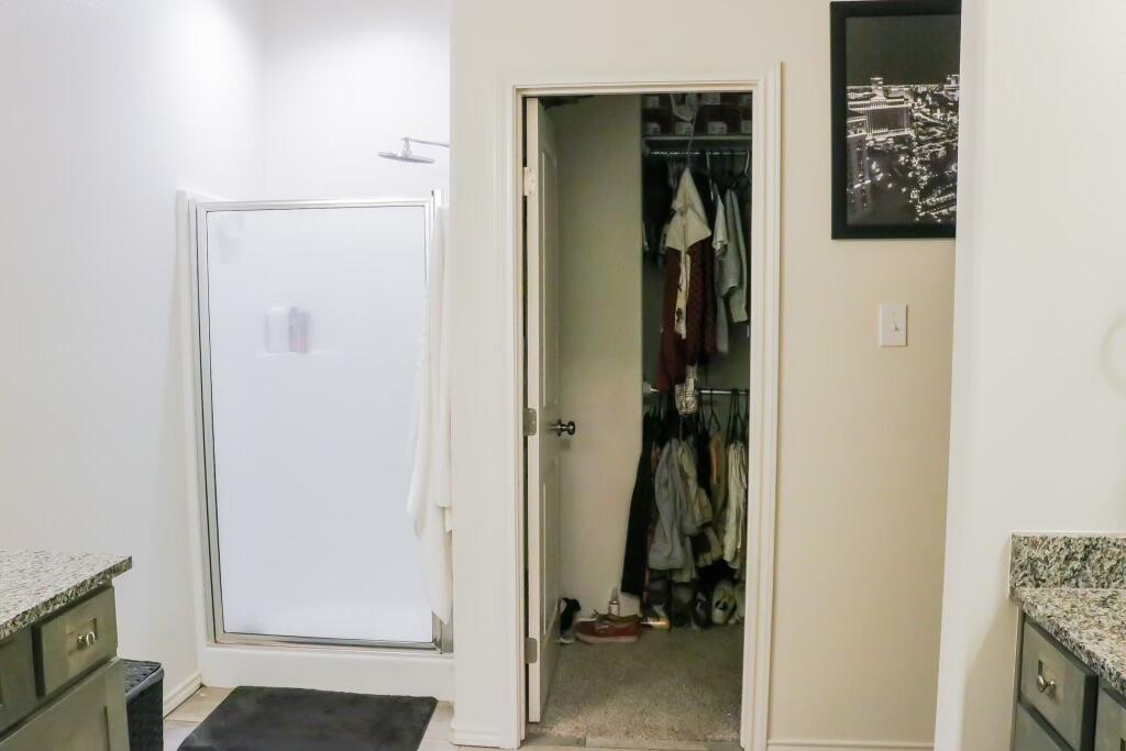 5532 Kemper Street Property Photo 10