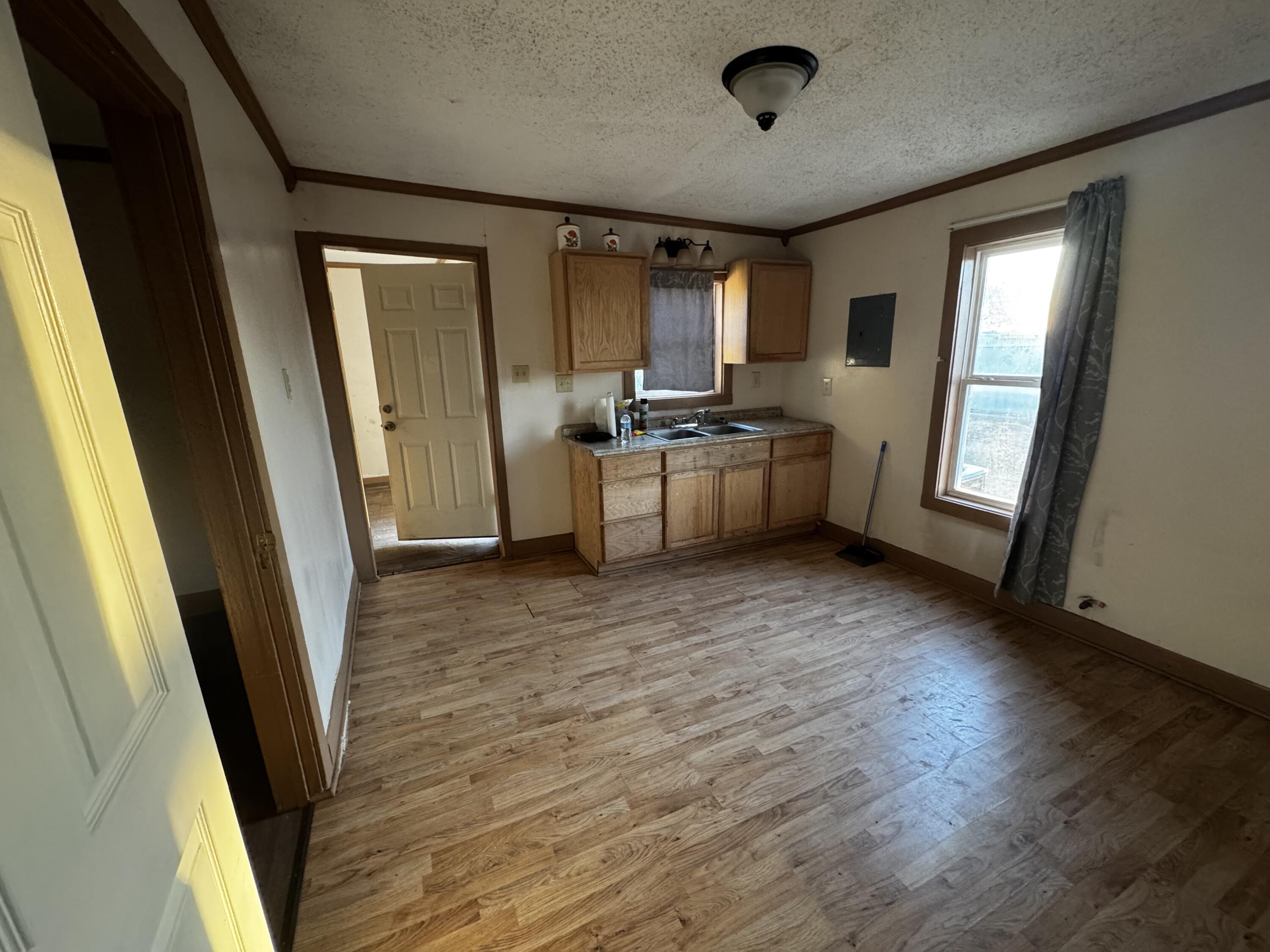 1928 S 6th Street Property Photo 4