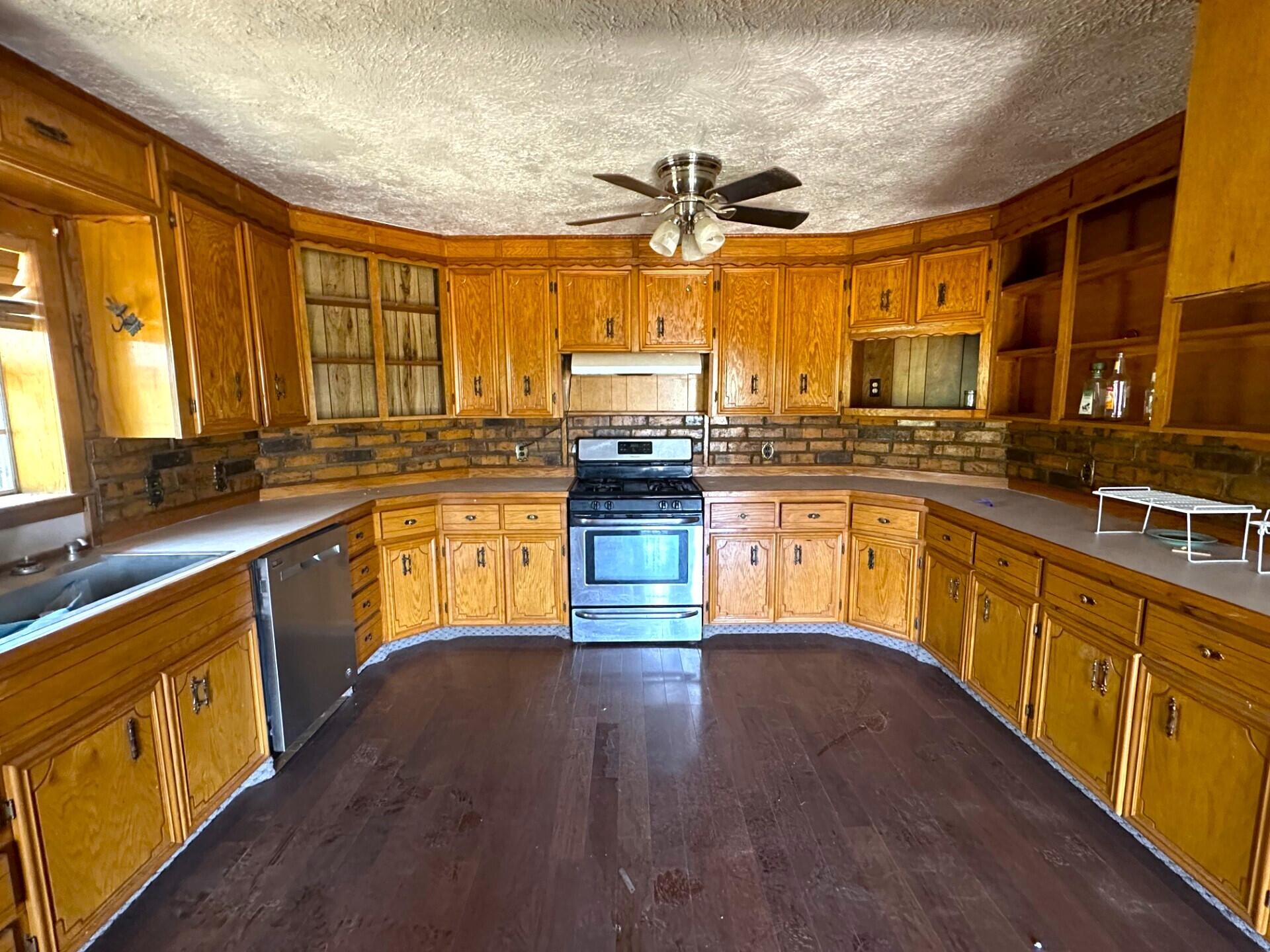 415 Cowan Avenue Property Photo 2