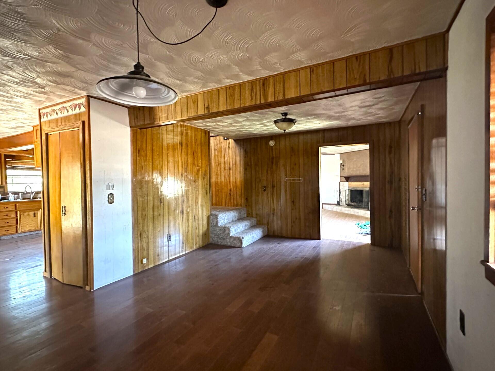 415 Cowan Avenue Property Photo 4