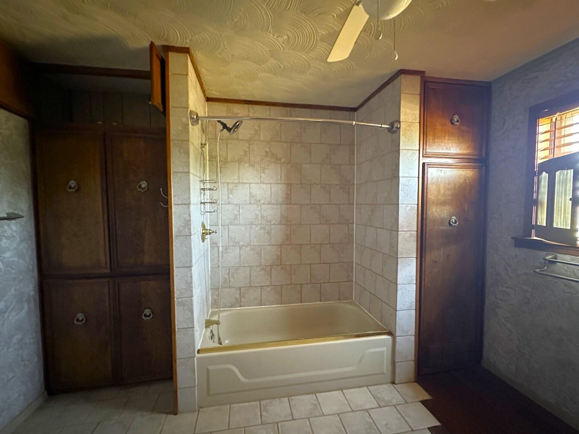 415 Cowan Avenue Property Photo 10