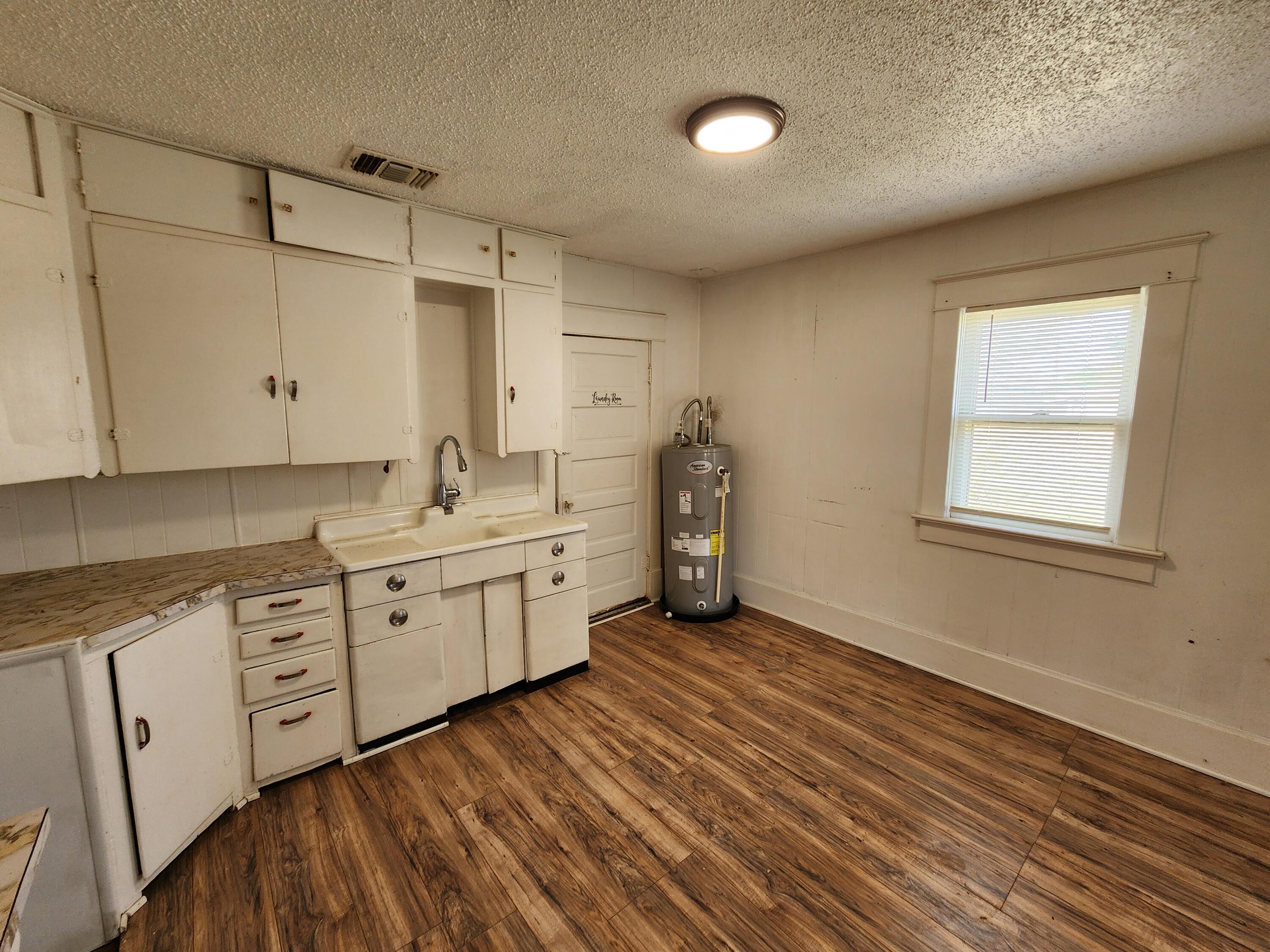 911 Ave. E Street Property Photo 5