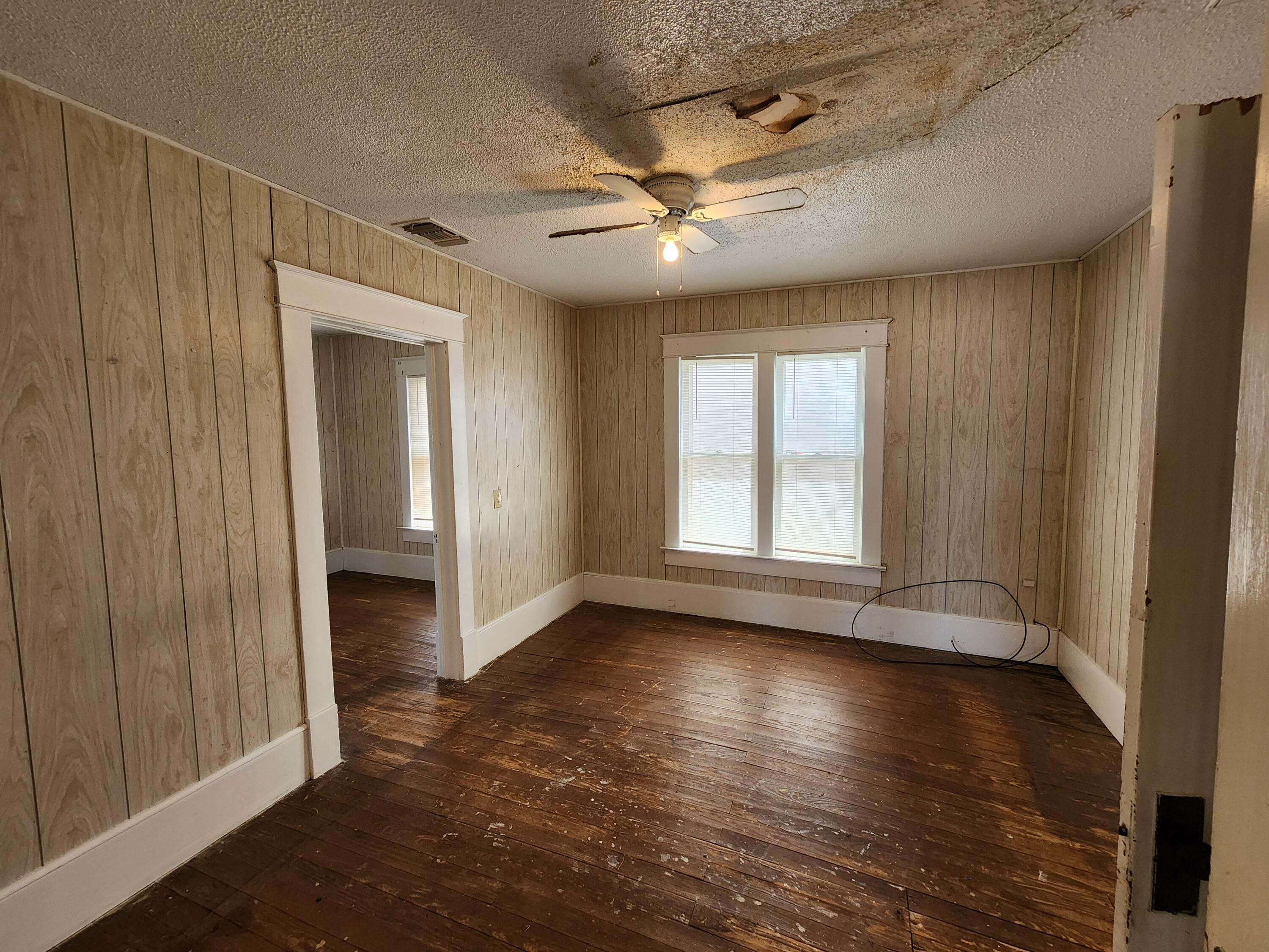 911 Ave. E Street Property Photo 6