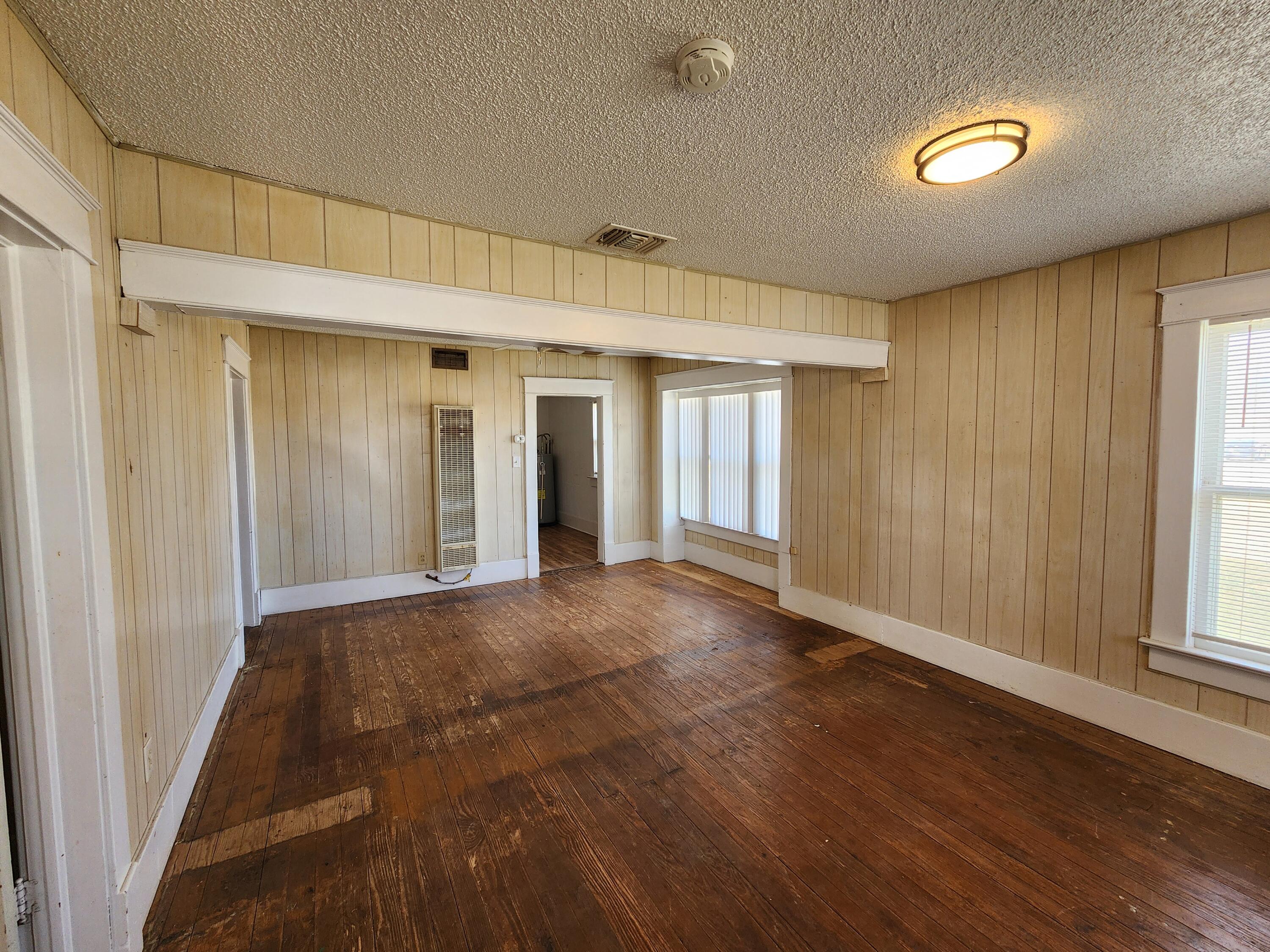 911 Ave. E Street Property Photo 7