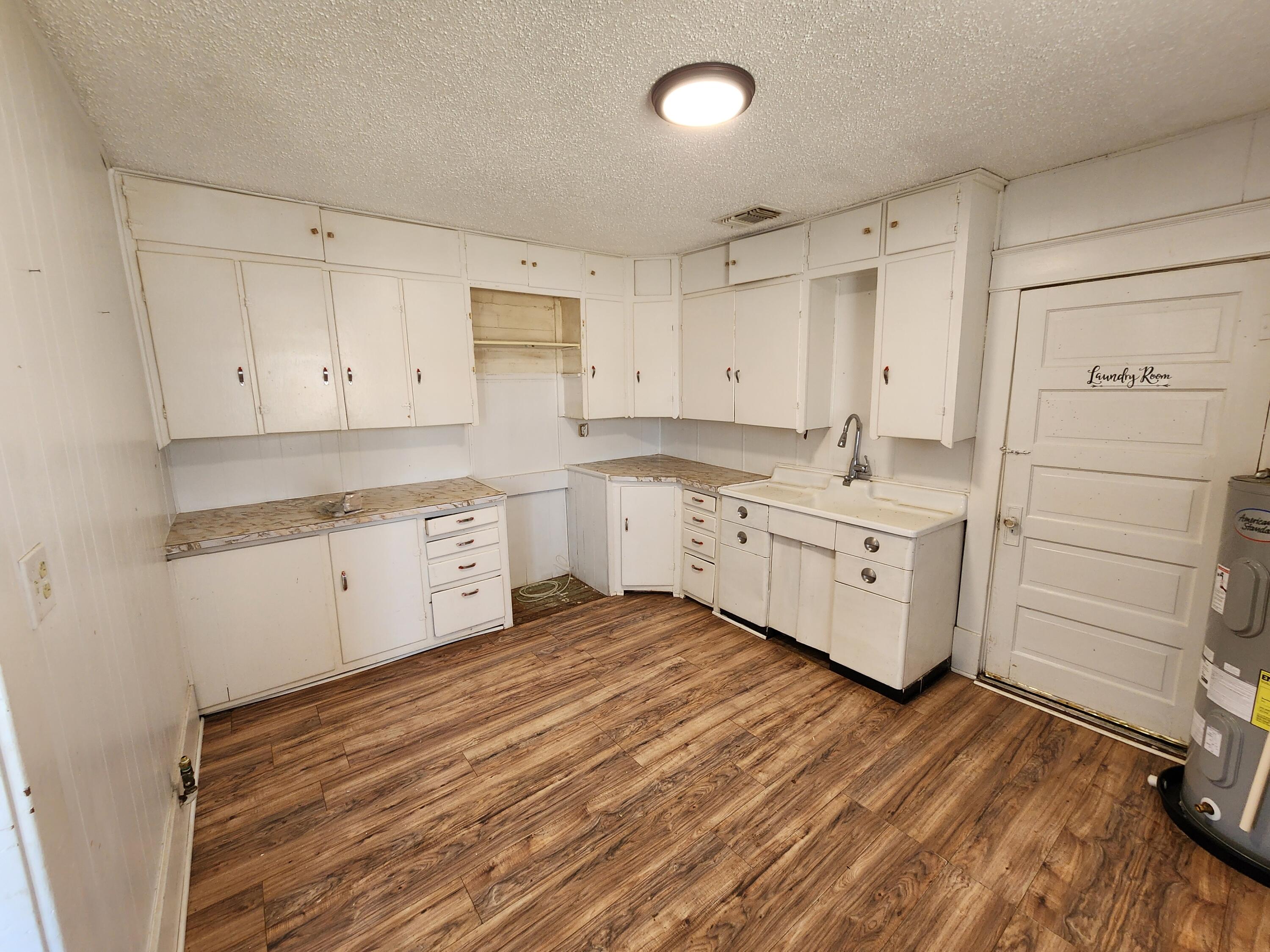 911 Ave. E Street Property Photo 8