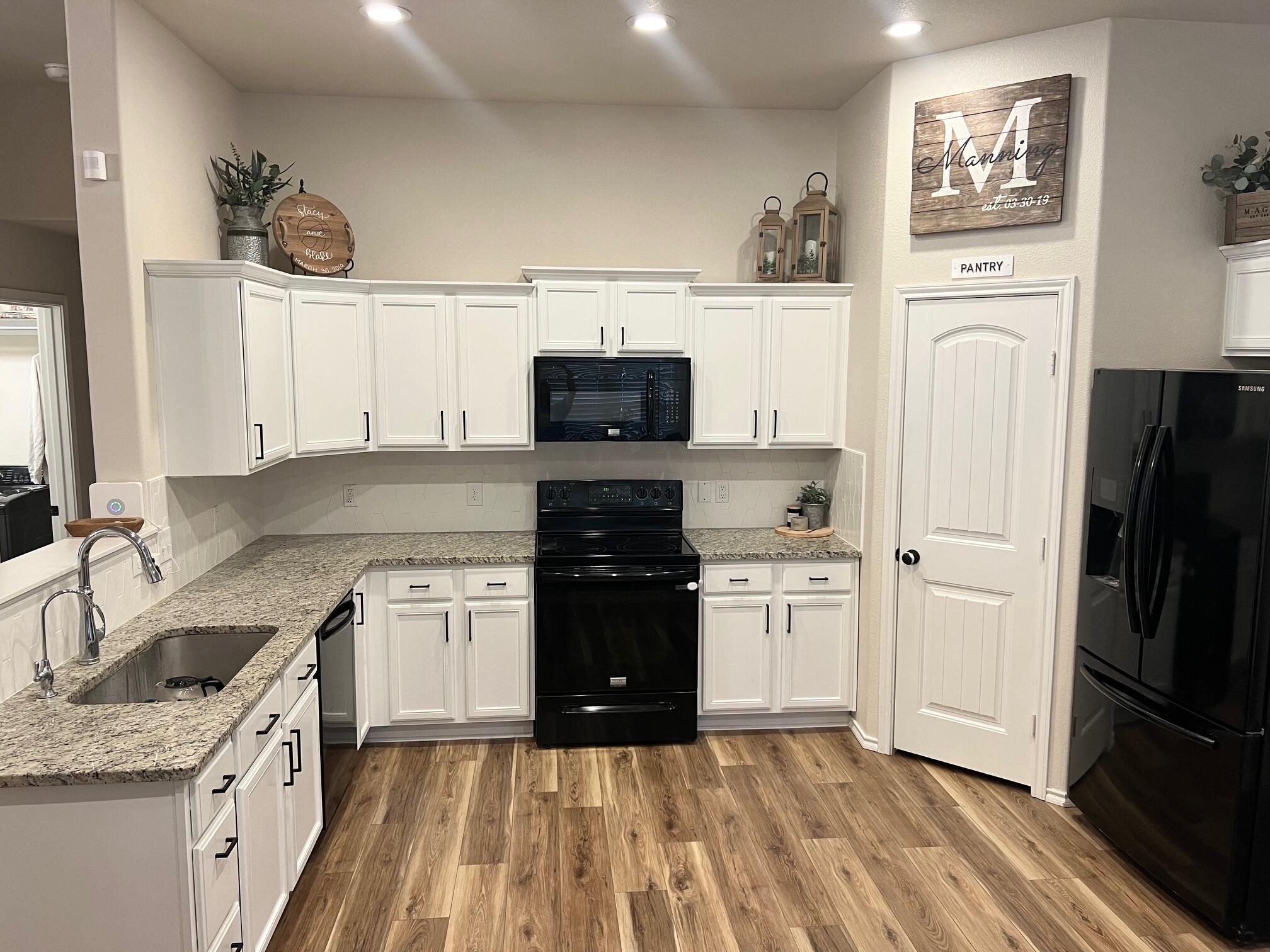 7022 34th Place Property Photo 3
