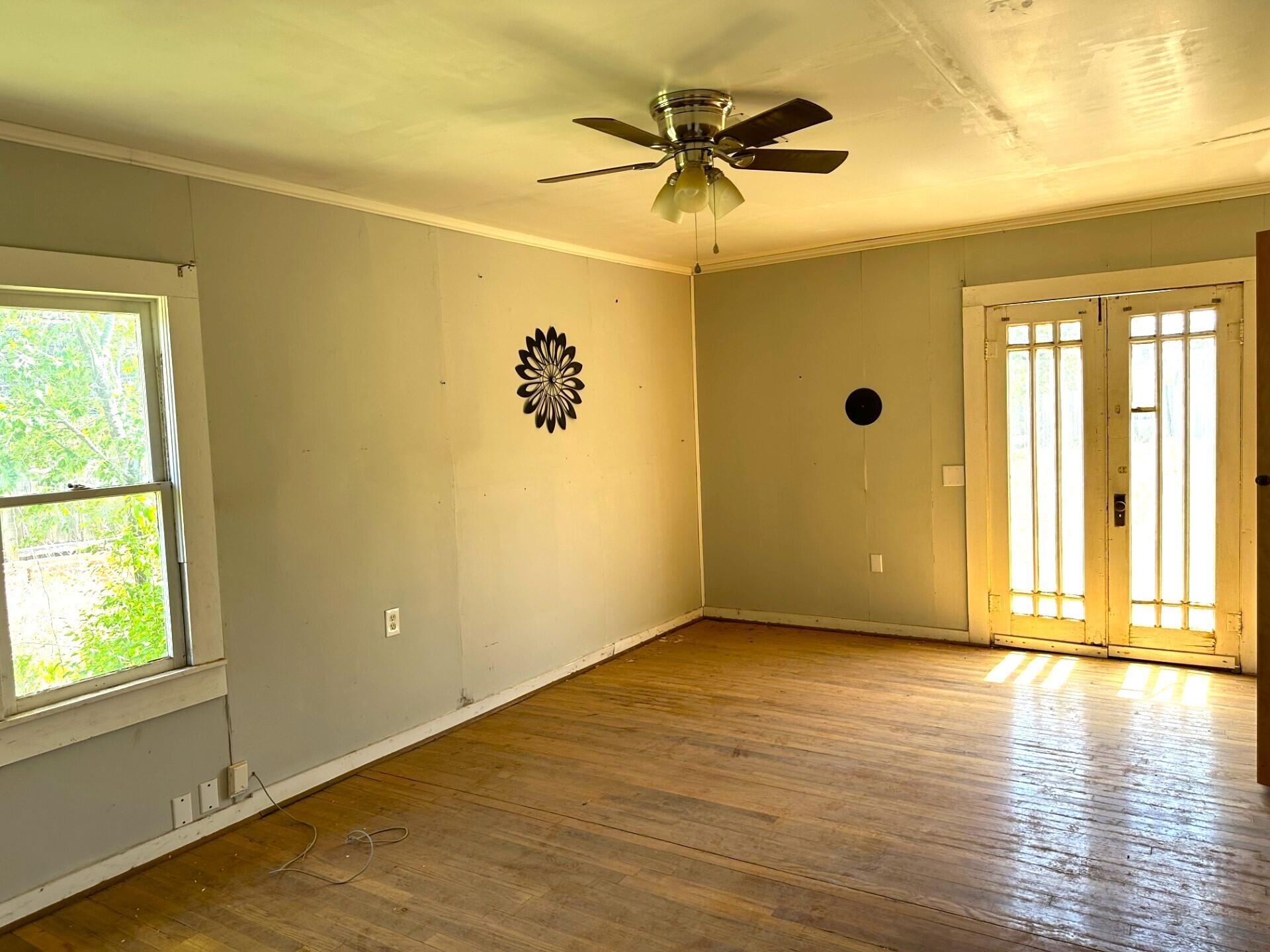 314 E 3rd Street Property Photo 9