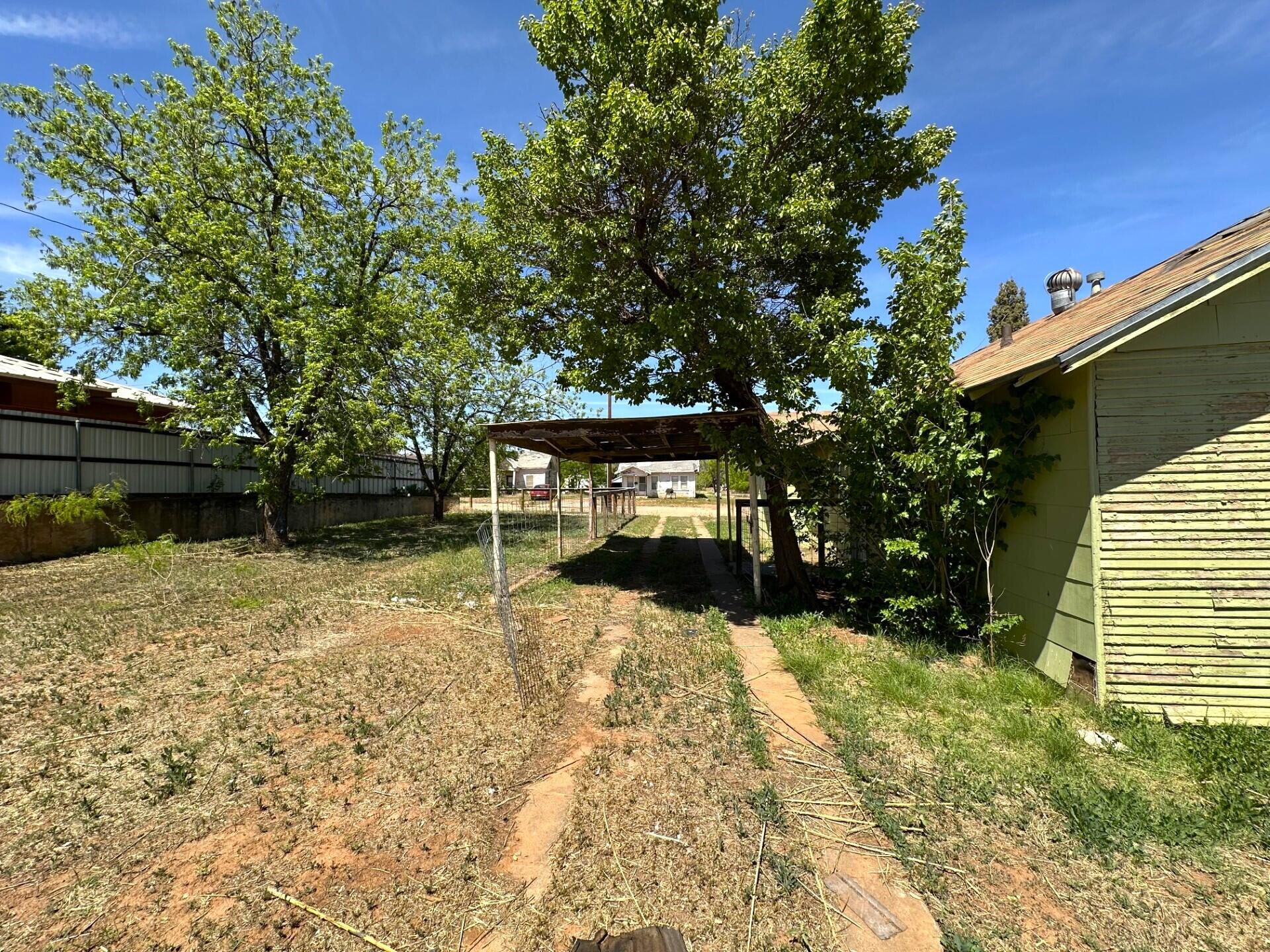 314 E 3rd Street Property Photo 15