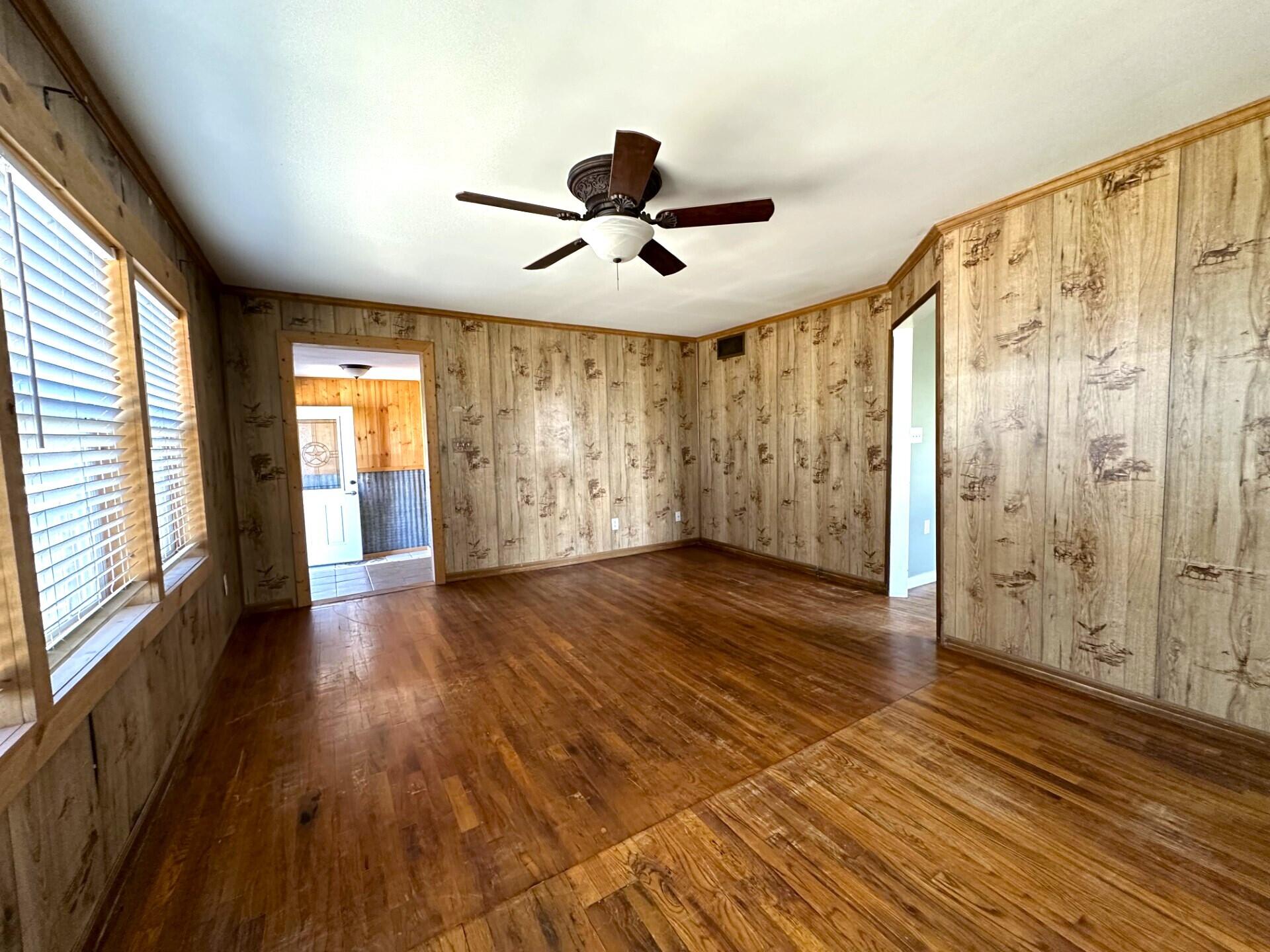 422 W Harris Street Property Photo 3