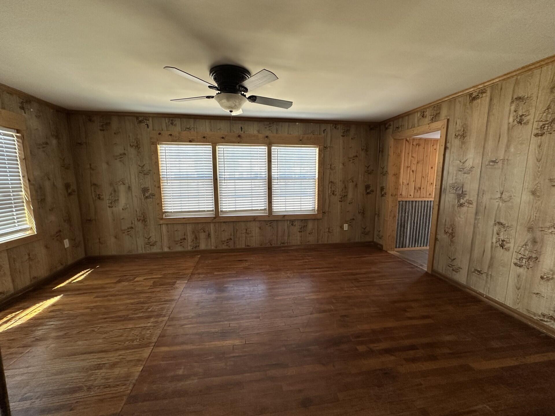 422 W Harris Street Property Photo 5