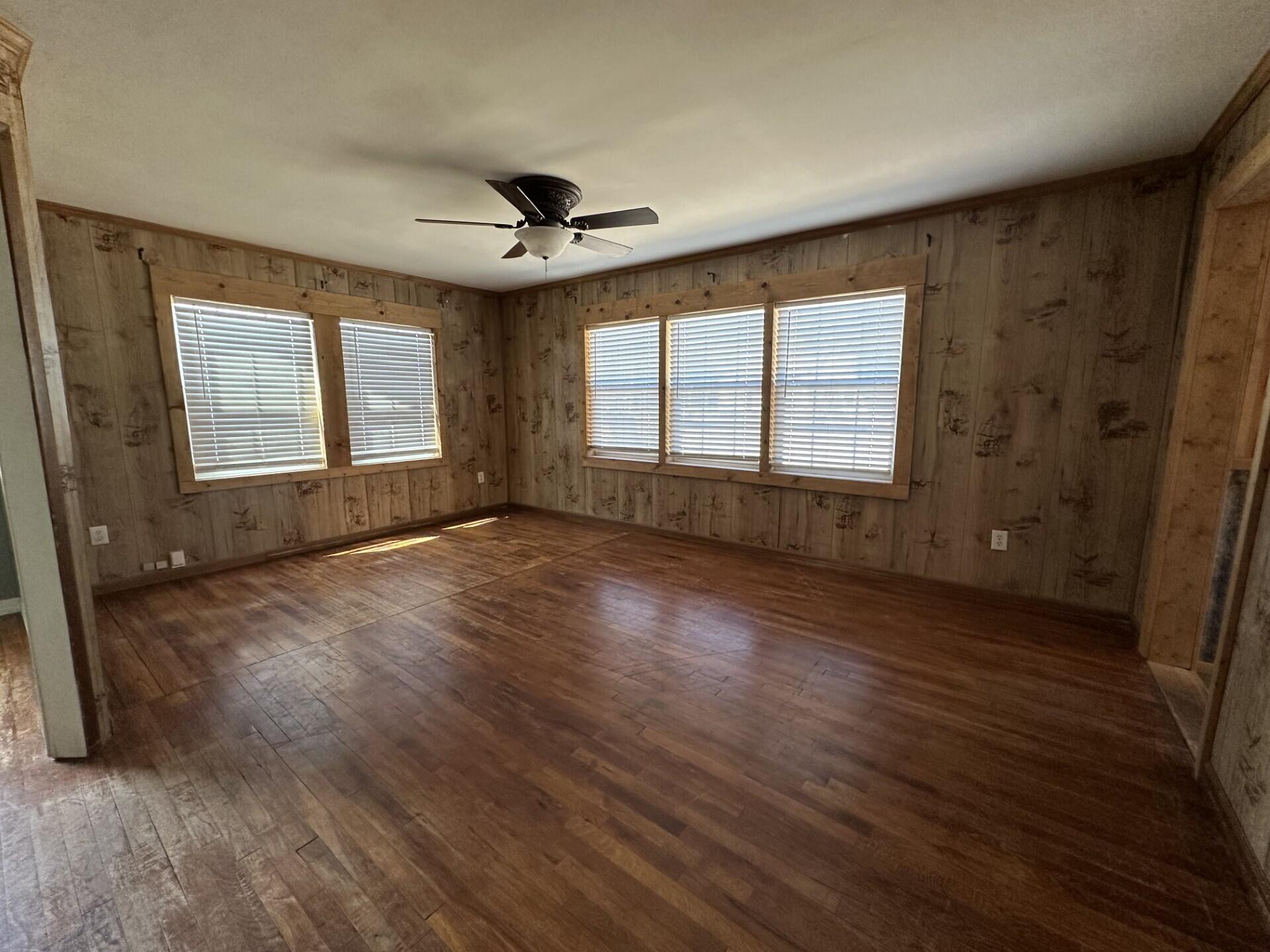 422 W Harris Street Property Photo 6