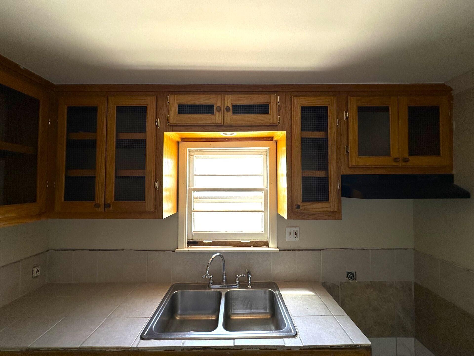 422 W Harris Street Property Photo 9