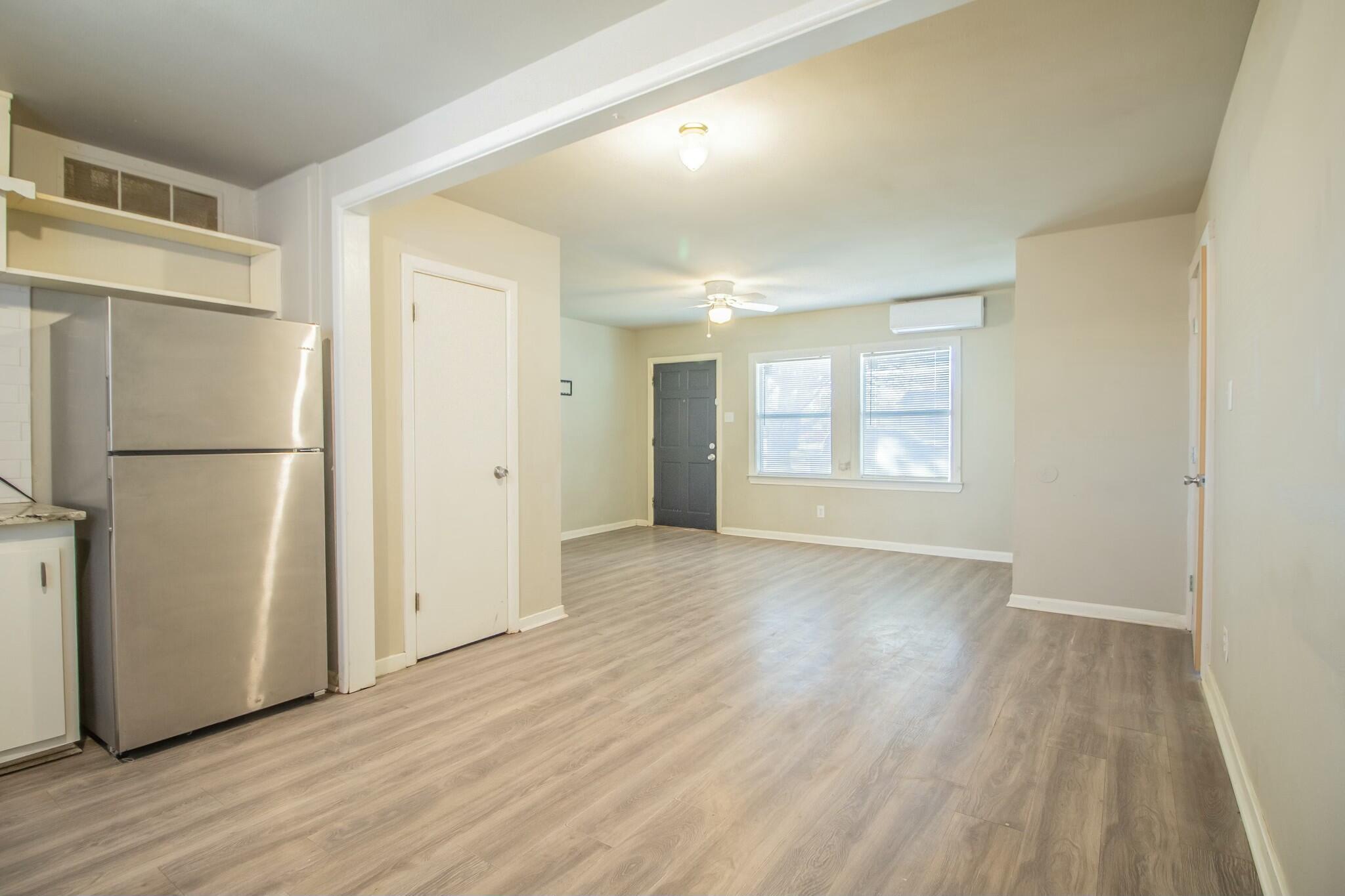 4629 Elgin Avenue Property Photo 4