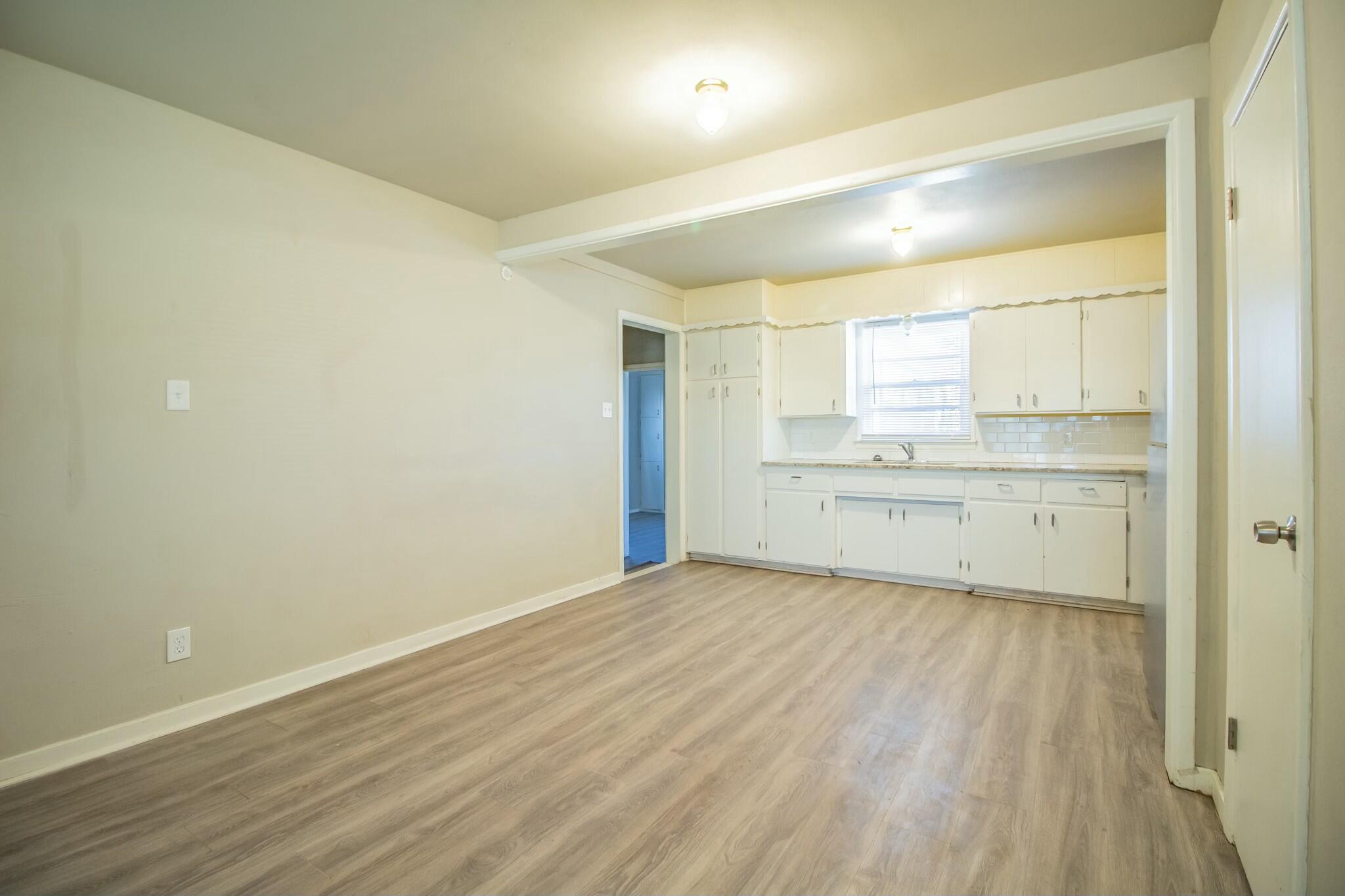 4629 Elgin Avenue Property Photo 5